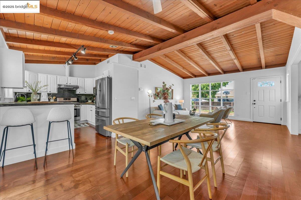 Detail Gallery Image 13 of 40 For 1818 Paul Ln, Concord,  CA 94521 - 3 Beds | 2 Baths