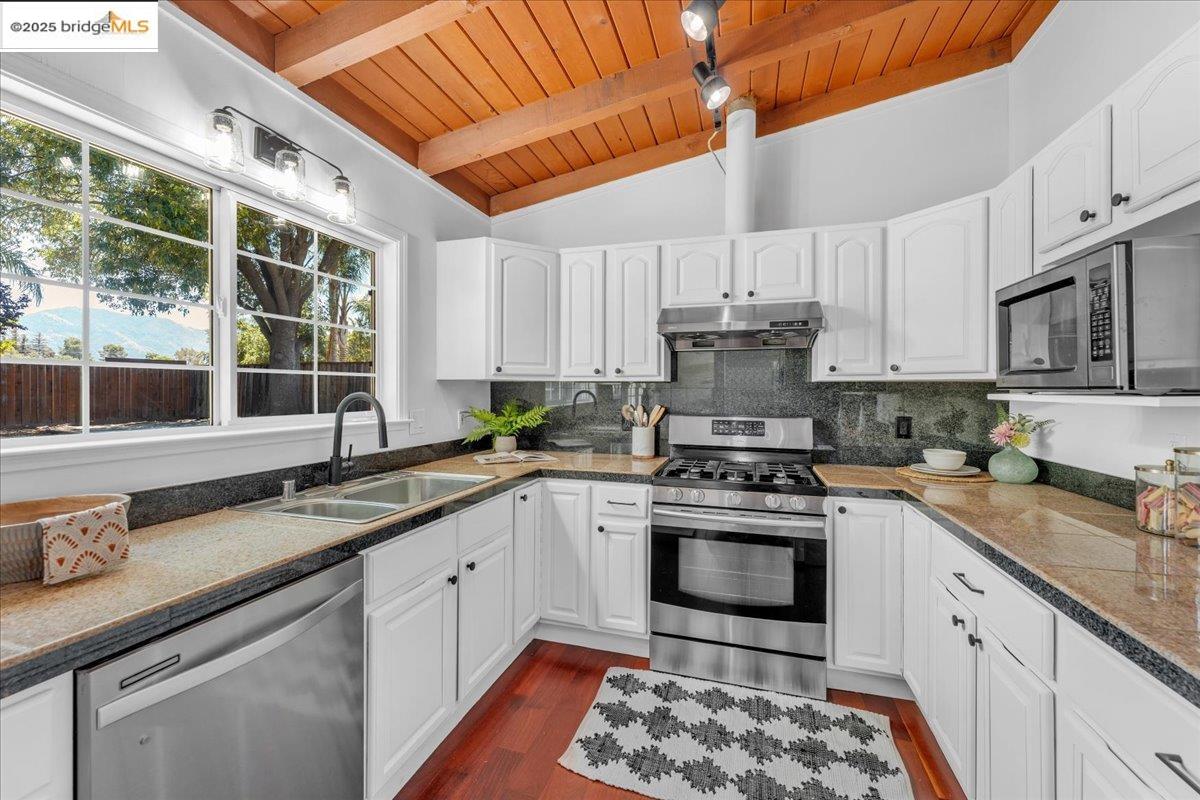 Detail Gallery Image 15 of 40 For 1818 Paul Ln, Concord,  CA 94521 - 3 Beds | 2 Baths