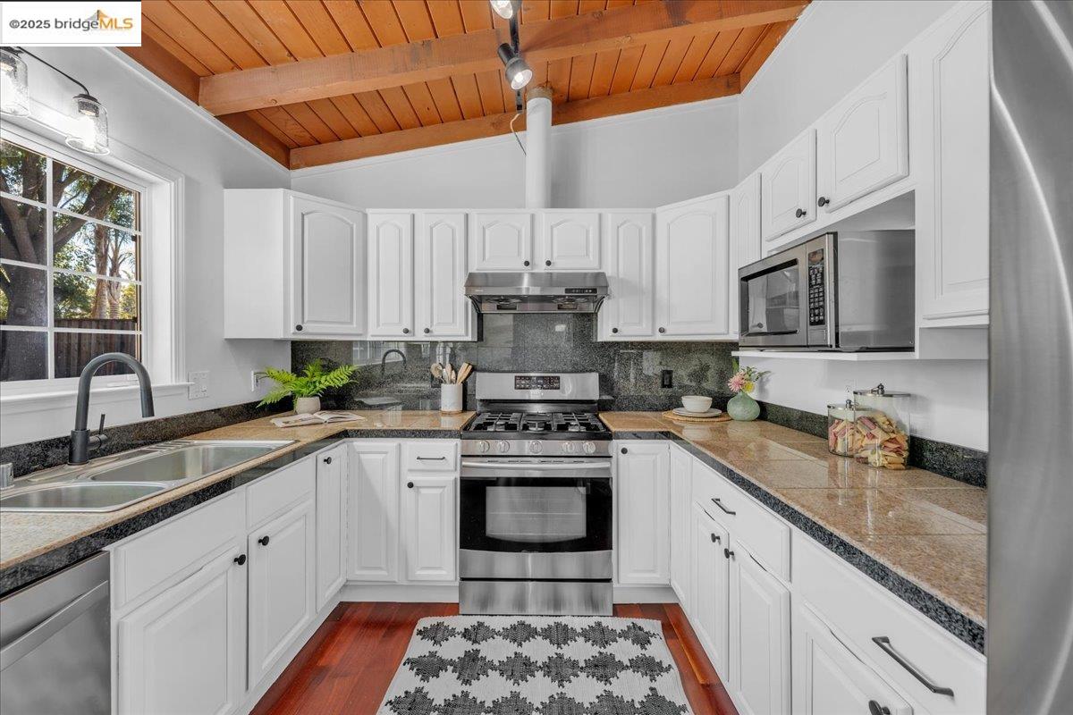 Detail Gallery Image 16 of 40 For 1818 Paul Ln, Concord,  CA 94521 - 3 Beds | 2 Baths