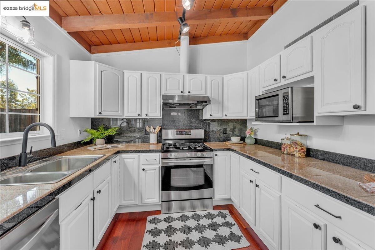 Detail Gallery Image 17 of 40 For 1818 Paul Ln, Concord,  CA 94521 - 3 Beds | 2 Baths