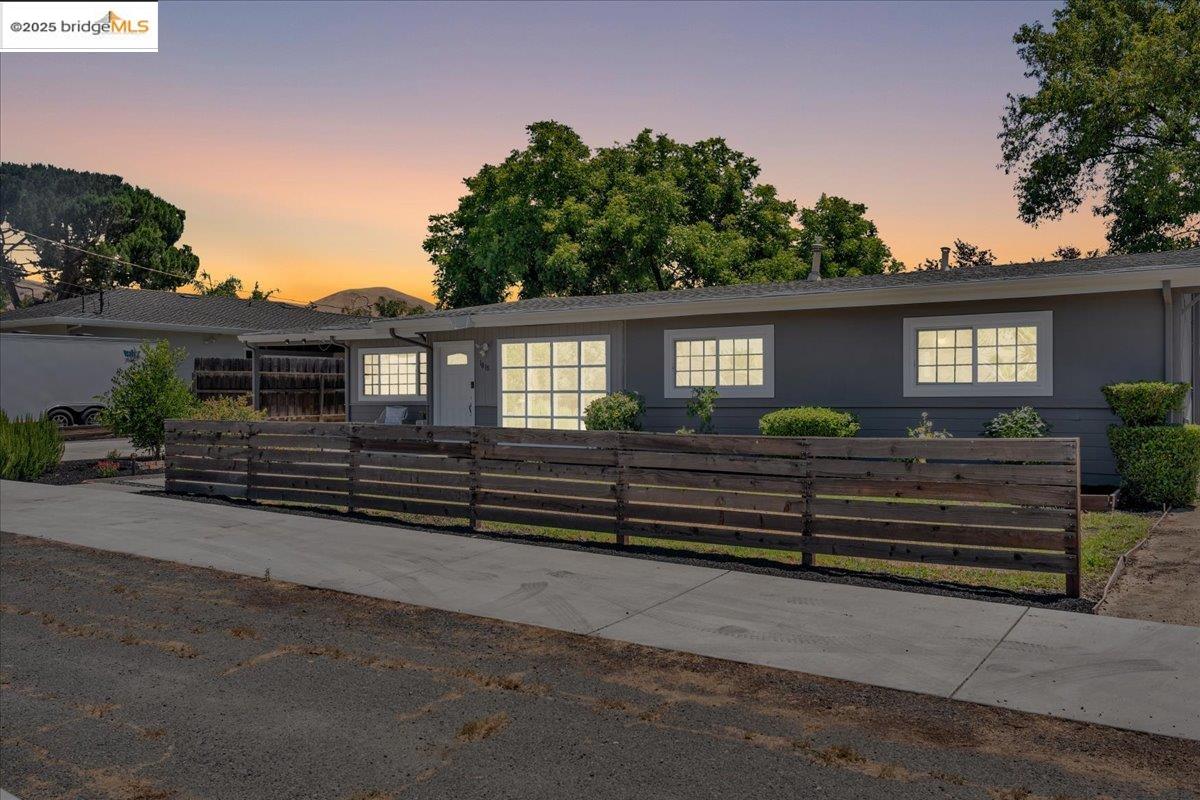 Detail Gallery Image 34 of 40 For 1818 Paul Ln, Concord,  CA 94521 - 3 Beds | 2 Baths
