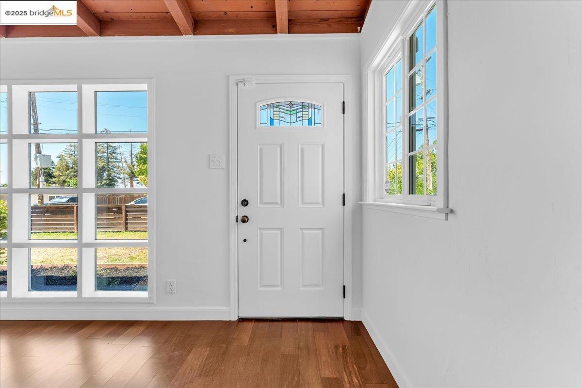 Detail Gallery Image 8 of 40 For 1818 Paul Ln, Concord,  CA 94521 - 3 Beds | 2 Baths