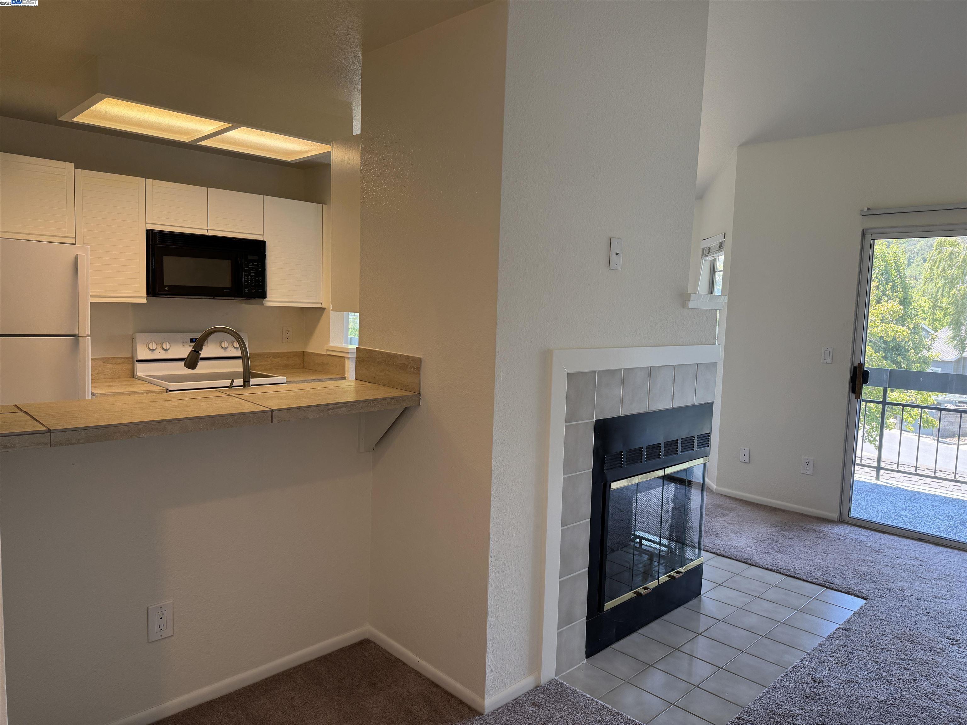 Detail Gallery Image 2 of 19 For 8145 Mountain View Dr #H,  Pleasanton,  CA 94588 - 3 Beds | 2 Baths