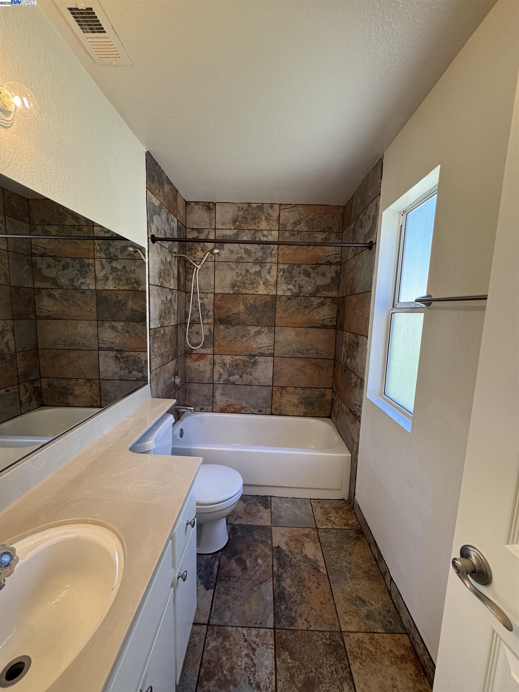 Detail Gallery Image 16 of 19 For 8145 Mountain View Dr #H,  Pleasanton,  CA 94588 - 3 Beds | 2 Baths