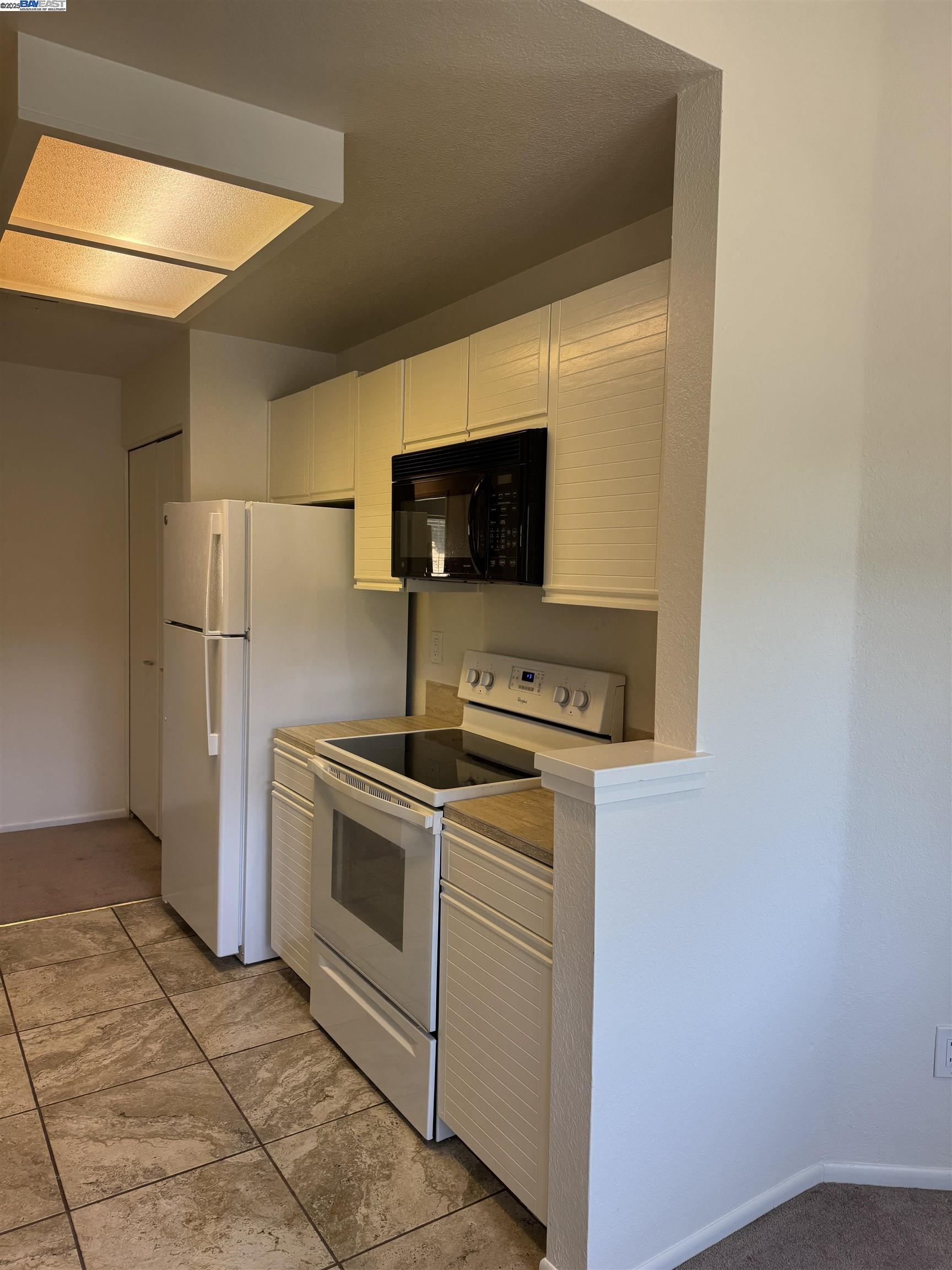 Detail Gallery Image 4 of 19 For 8145 Mountain View Dr #H,  Pleasanton,  CA 94588 - 3 Beds | 2 Baths
