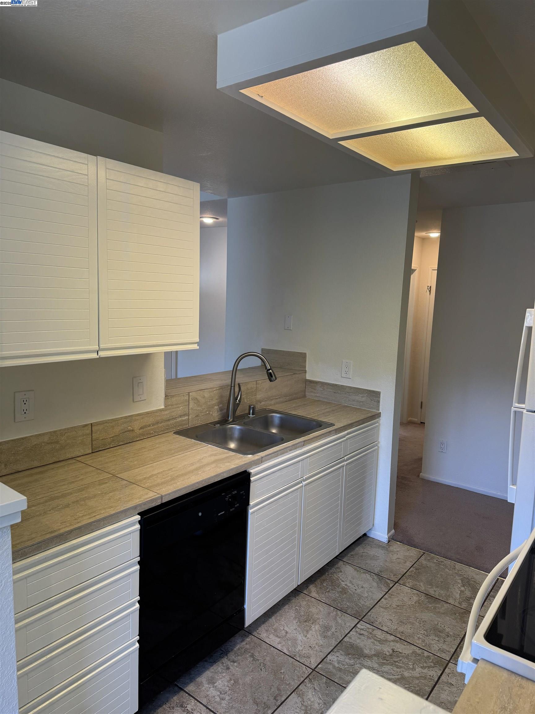 Detail Gallery Image 5 of 19 For 8145 Mountain View Dr #H,  Pleasanton,  CA 94588 - 3 Beds | 2 Baths