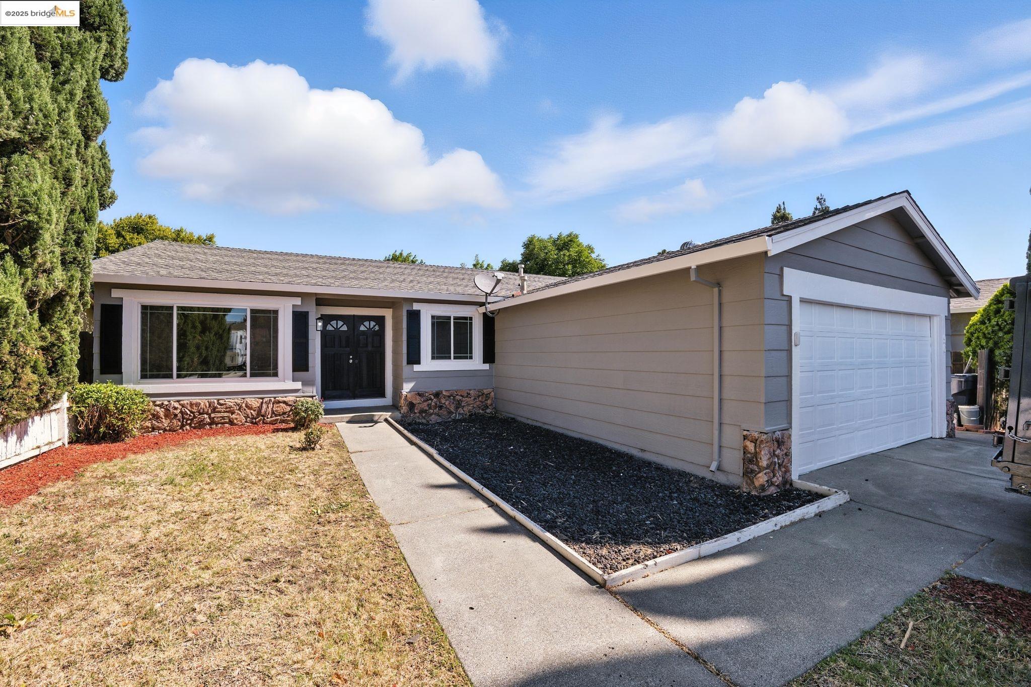 Detail Gallery Image 1 of 27 For 96 Coral Ln, Suisun City,  CA 94585 - 3 Beds | 2 Baths