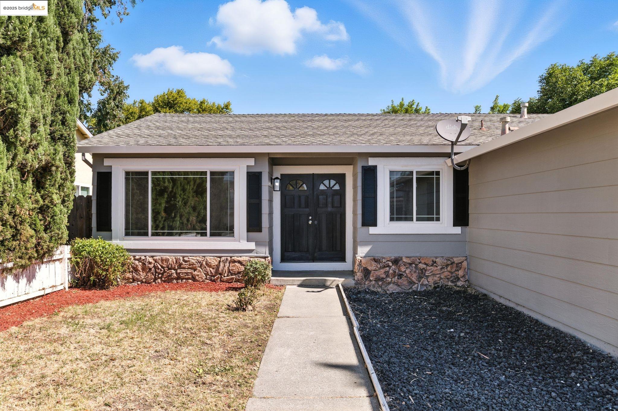 Detail Gallery Image 2 of 27 For 96 Coral Ln, Suisun City,  CA 94585 - 3 Beds | 2 Baths