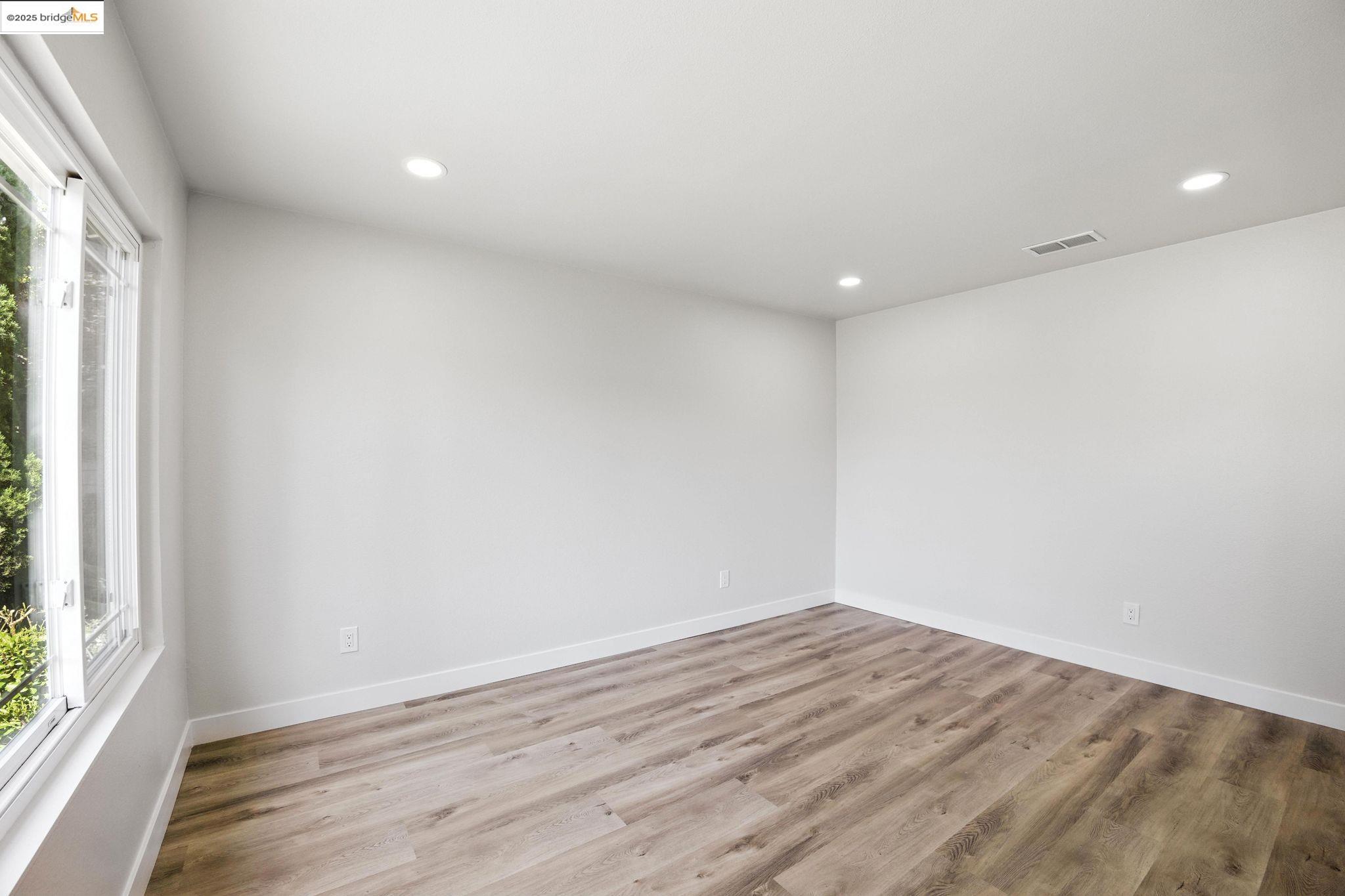 Detail Gallery Image 3 of 27 For 96 Coral Ln, Suisun City,  CA 94585 - 3 Beds | 2 Baths