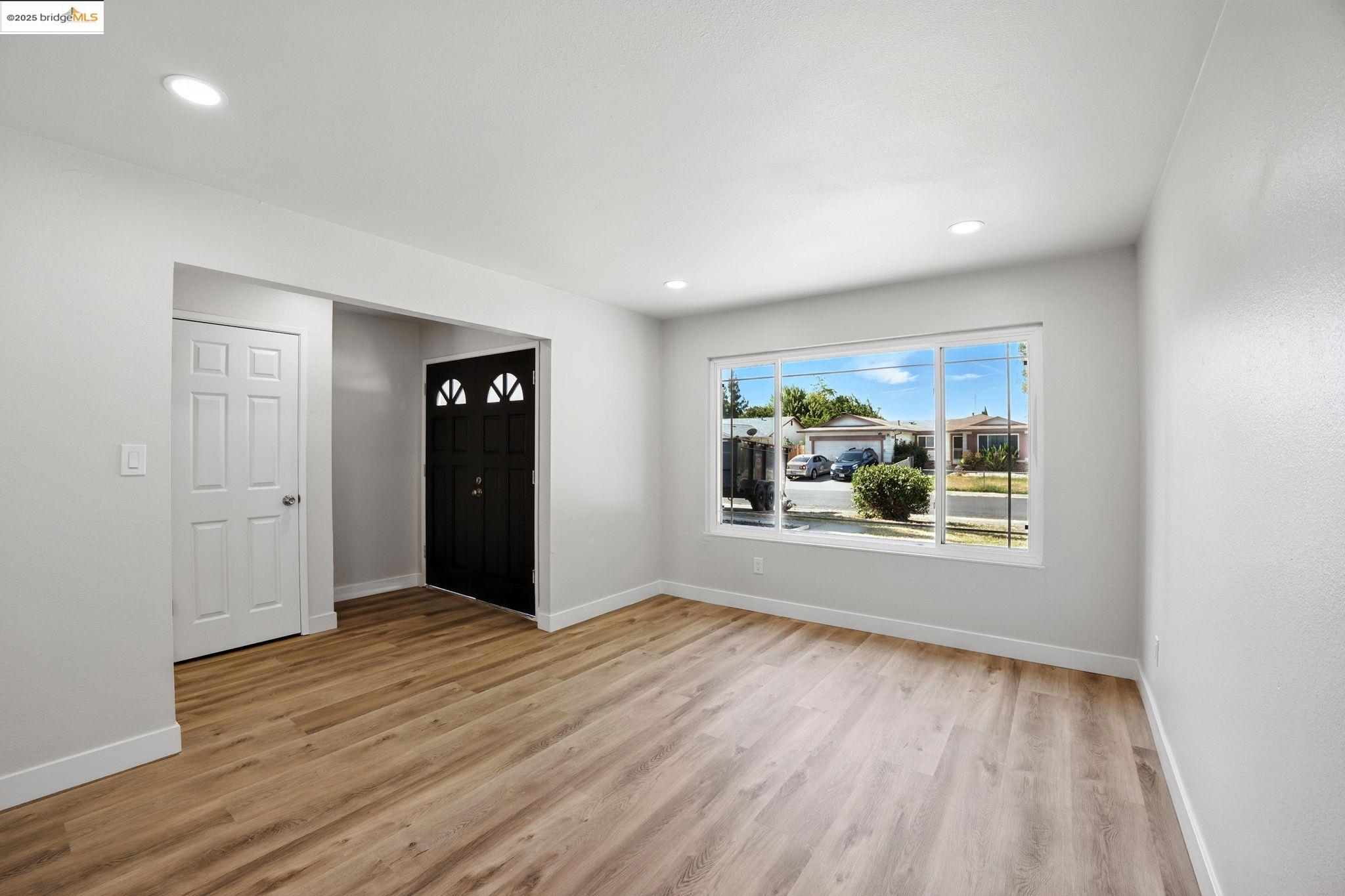 Detail Gallery Image 5 of 27 For 96 Coral Ln, Suisun City,  CA 94585 - 3 Beds | 2 Baths