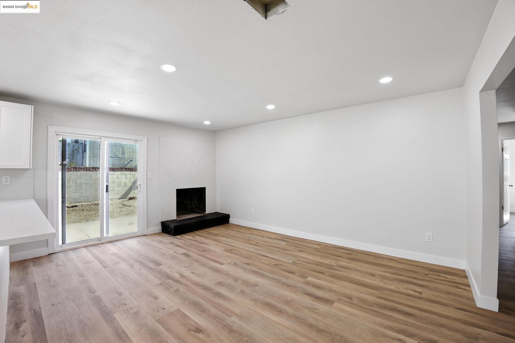 Detail Gallery Image 6 of 27 For 96 Coral Ln, Suisun City,  CA 94585 - 3 Beds | 2 Baths
