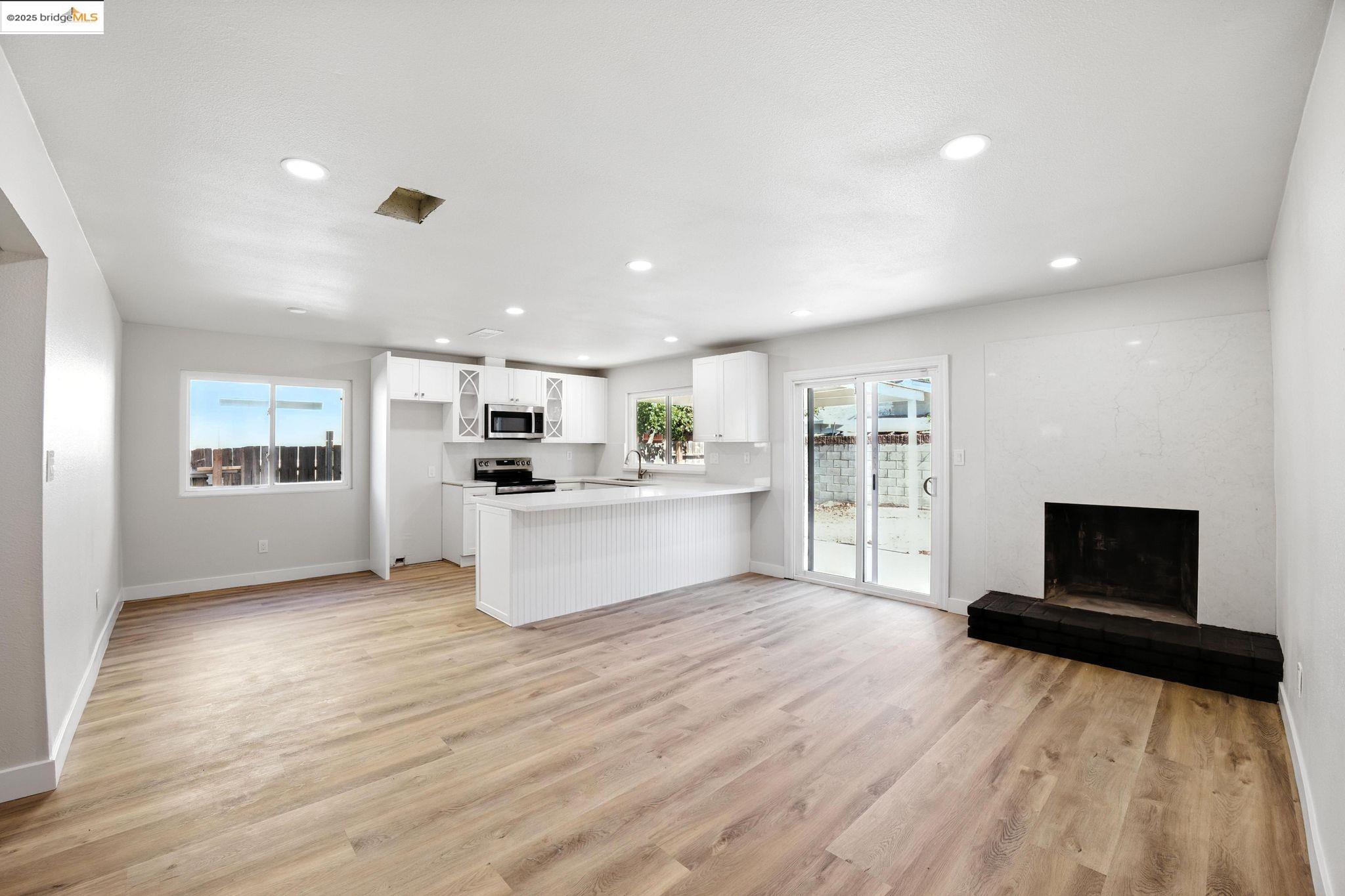 Detail Gallery Image 7 of 27 For 96 Coral Ln, Suisun City,  CA 94585 - 3 Beds | 2 Baths