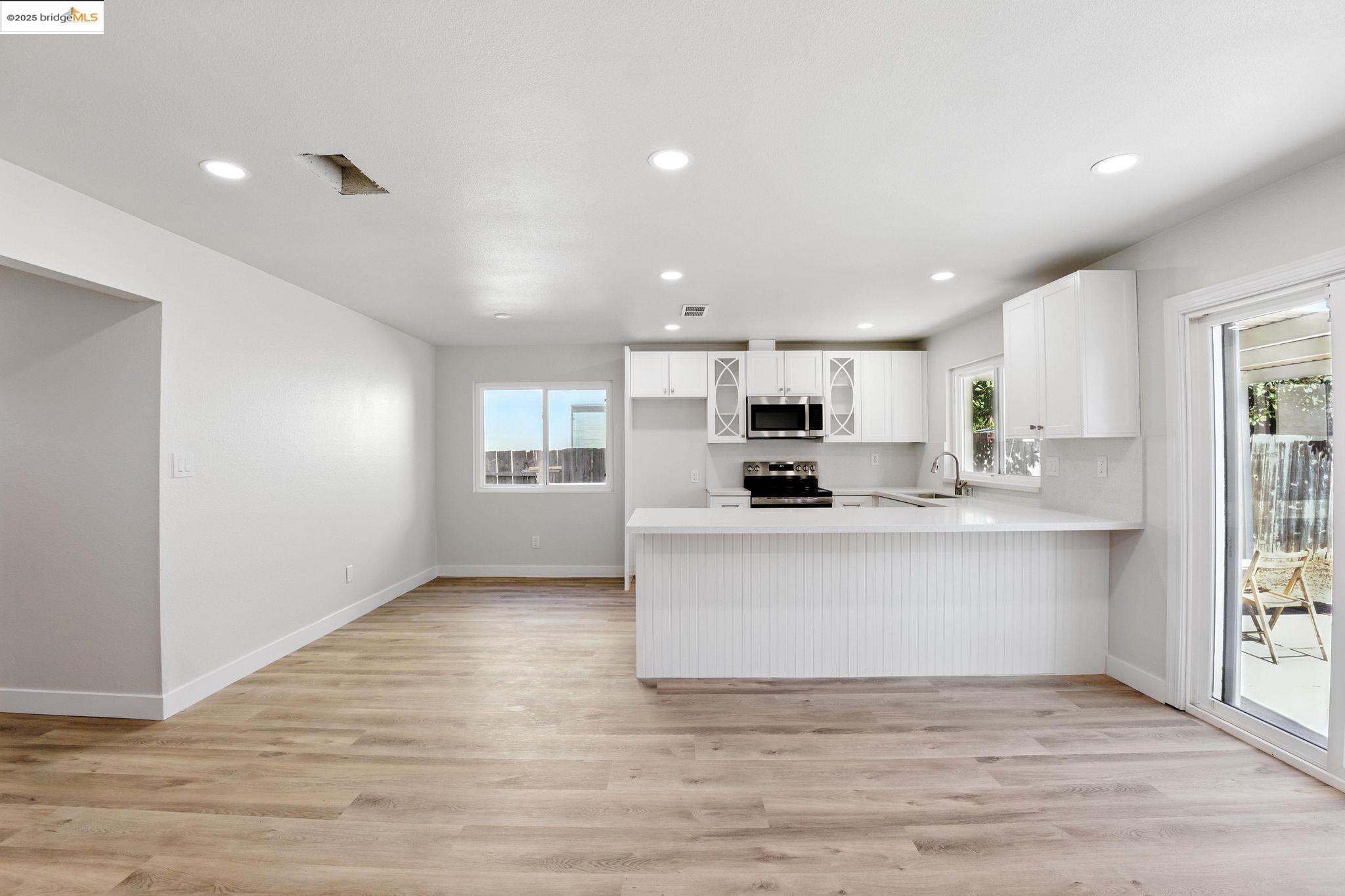 Detail Gallery Image 9 of 27 For 96 Coral Ln, Suisun City,  CA 94585 - 3 Beds | 2 Baths