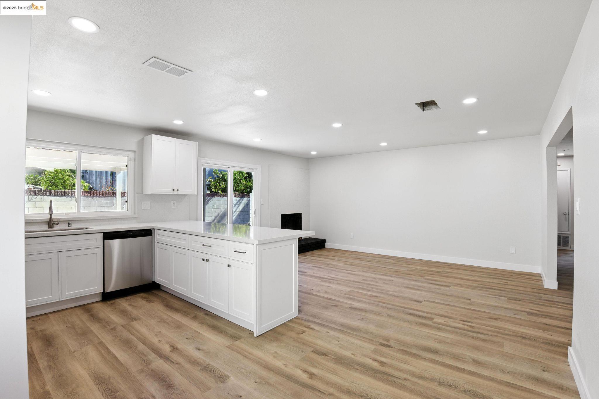 Detail Gallery Image 10 of 27 For 96 Coral Ln, Suisun City,  CA 94585 - 3 Beds | 2 Baths