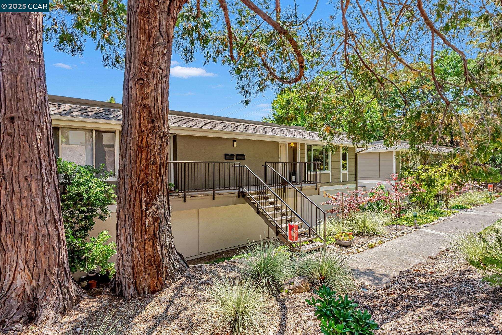 Detail Gallery Image 4 of 35 For 3395 Tice Creek Dr #2,  Walnut Creek,  CA 94595 - 1 Beds | 1 Baths