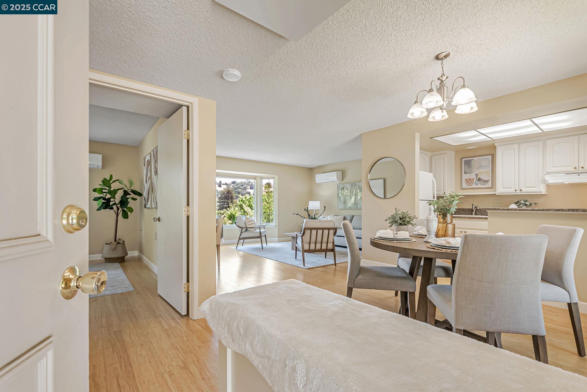Detail Gallery Image 5 of 35 For 3395 Tice Creek Dr #2,  Walnut Creek,  CA 94595 - 1 Beds | 1 Baths
