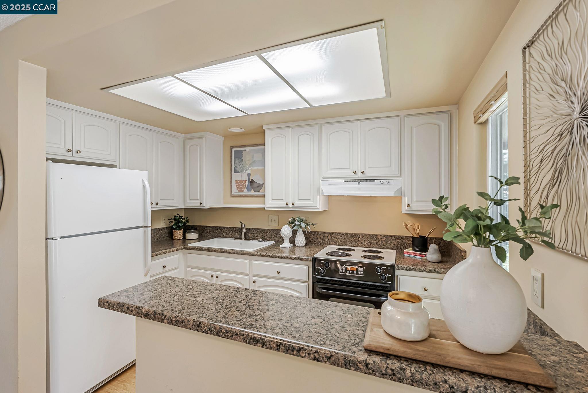 Detail Gallery Image 9 of 35 For 3395 Tice Creek Dr #2,  Walnut Creek,  CA 94595 - 1 Beds | 1 Baths