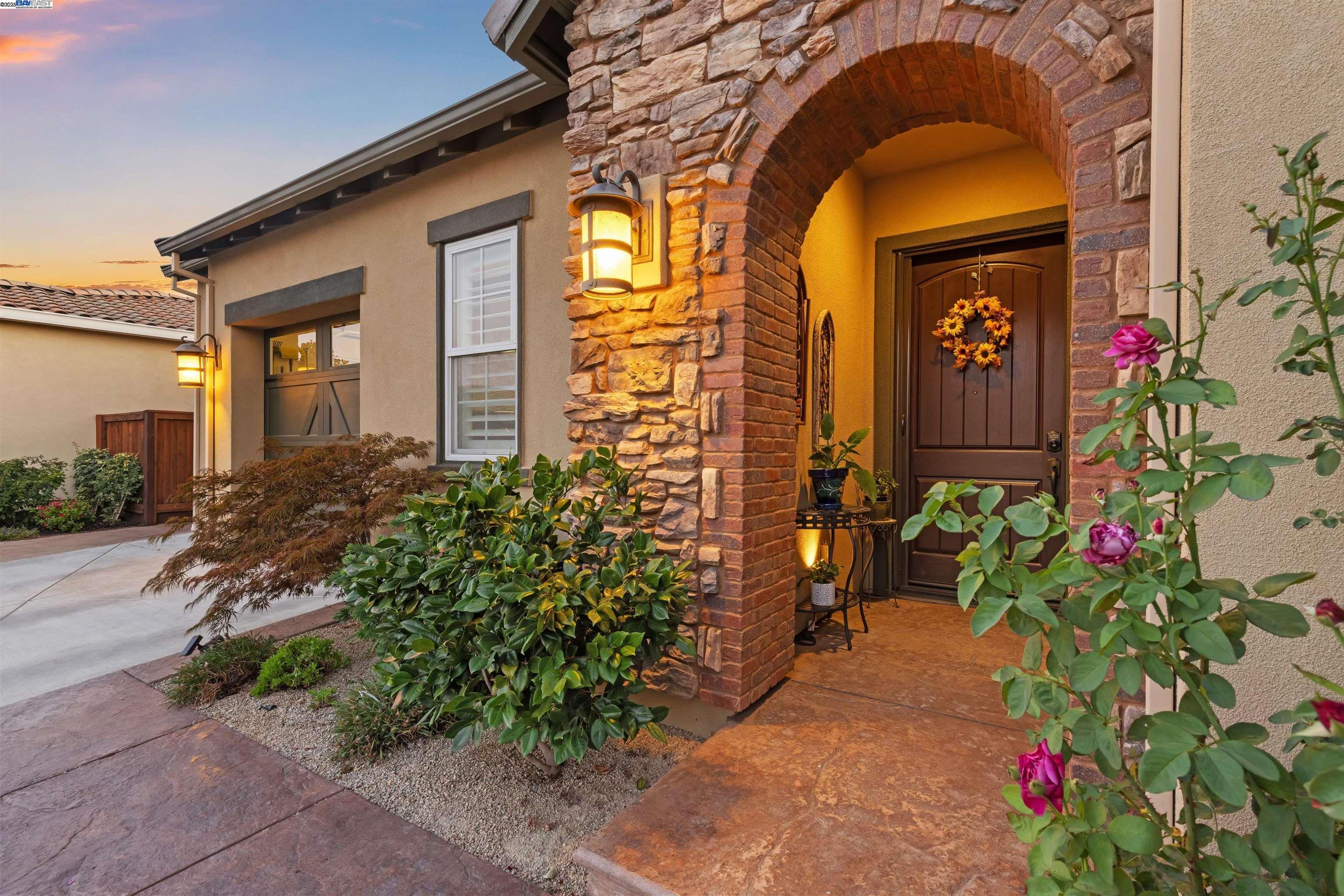 Detail Gallery Image 2 of 53 For 1748 Veneto Ln, Brentwood,  CA 94513 - 2 Beds | 2 Baths