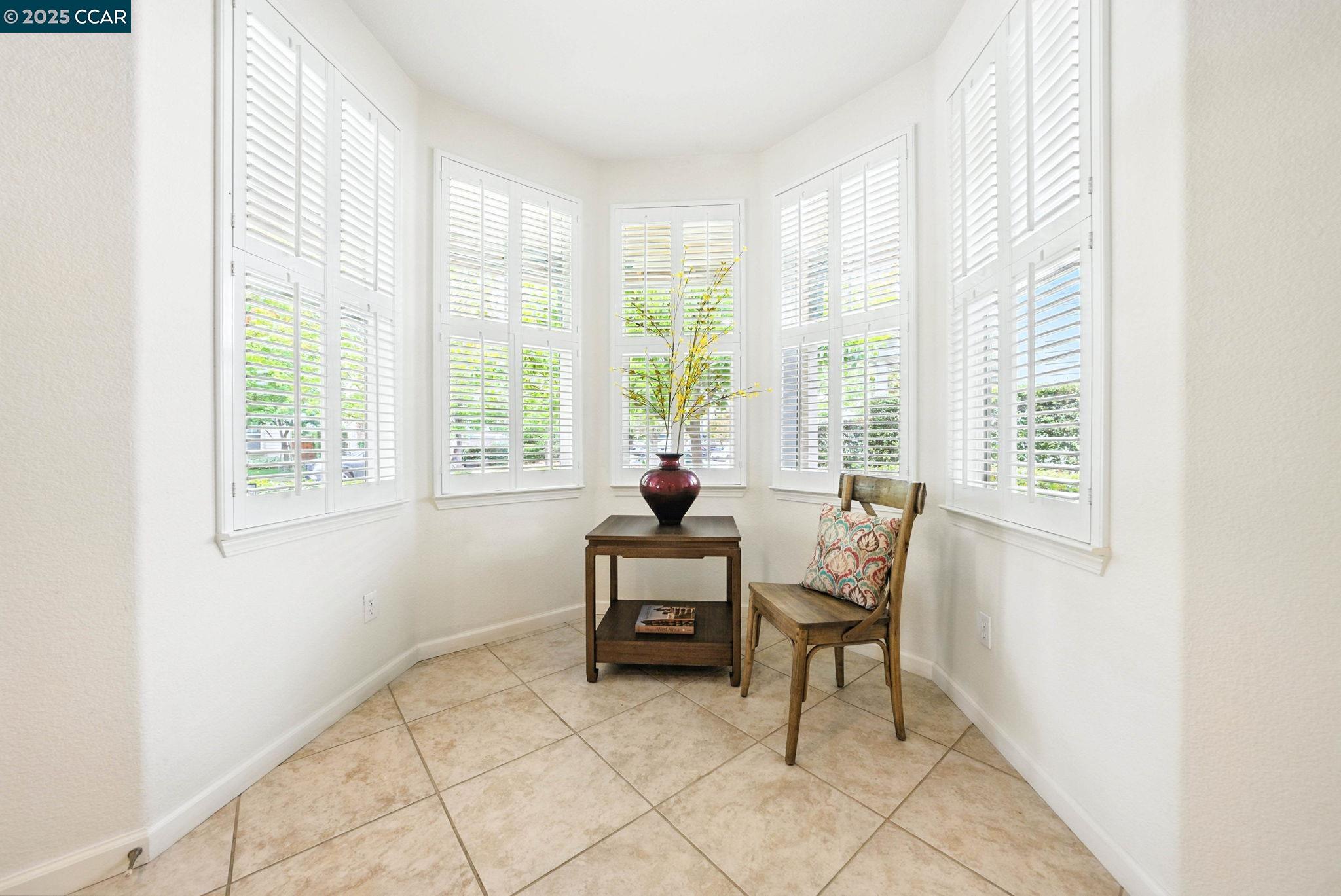 Detail Gallery Image 8 of 11 For 630 Oscar St, Vallejo,  CA 94592 - 5 Beds | 3/1 Baths
