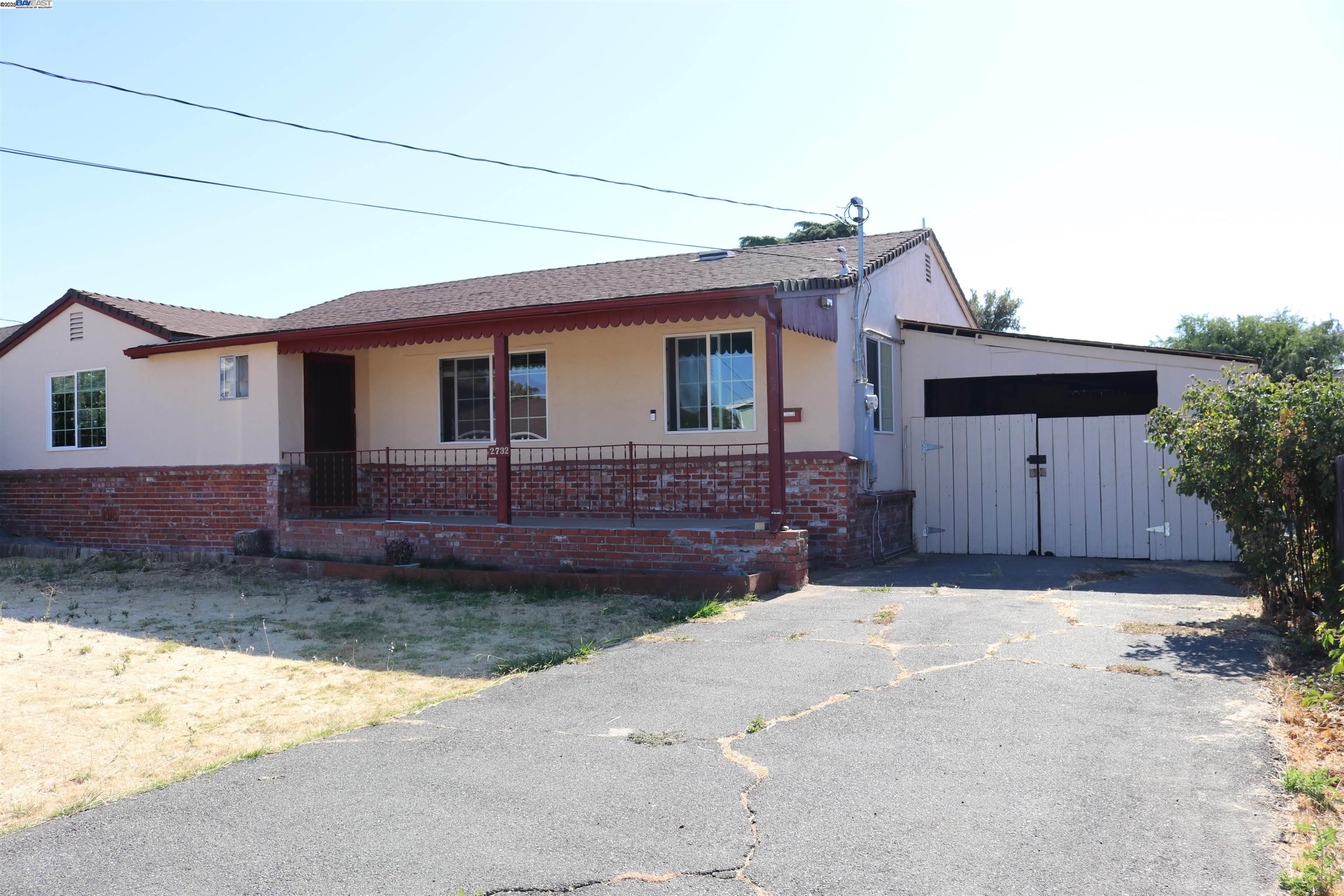 Detail Gallery Image 1 of 1 For 2732 Lincoln Ln, Antioch,  CA 94509 - 3 Beds | 2 Baths