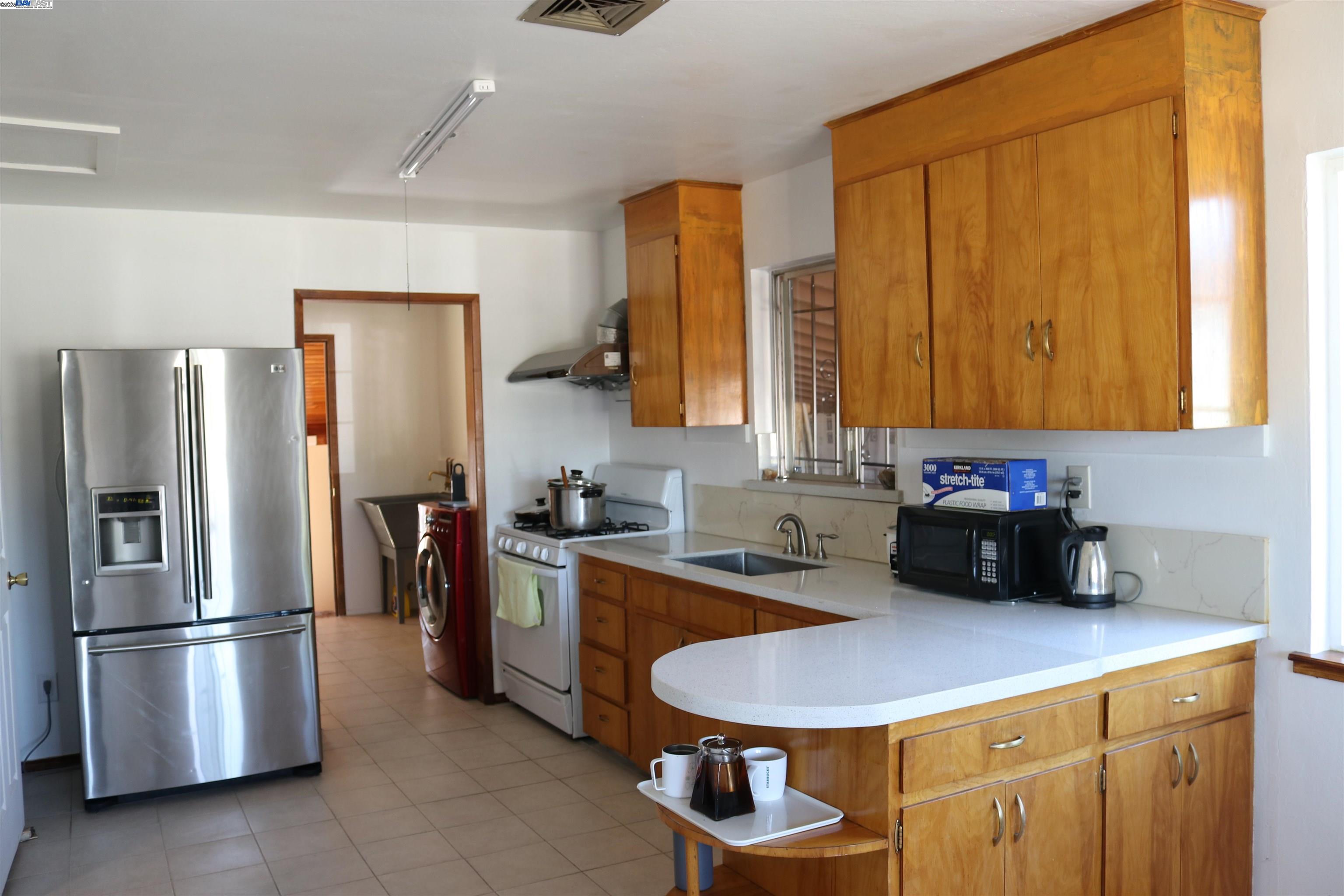 Detail Gallery Image 3 of 22 For 2732 Lincoln Ln, Antioch,  CA 94509 - 3 Beds | 2 Baths