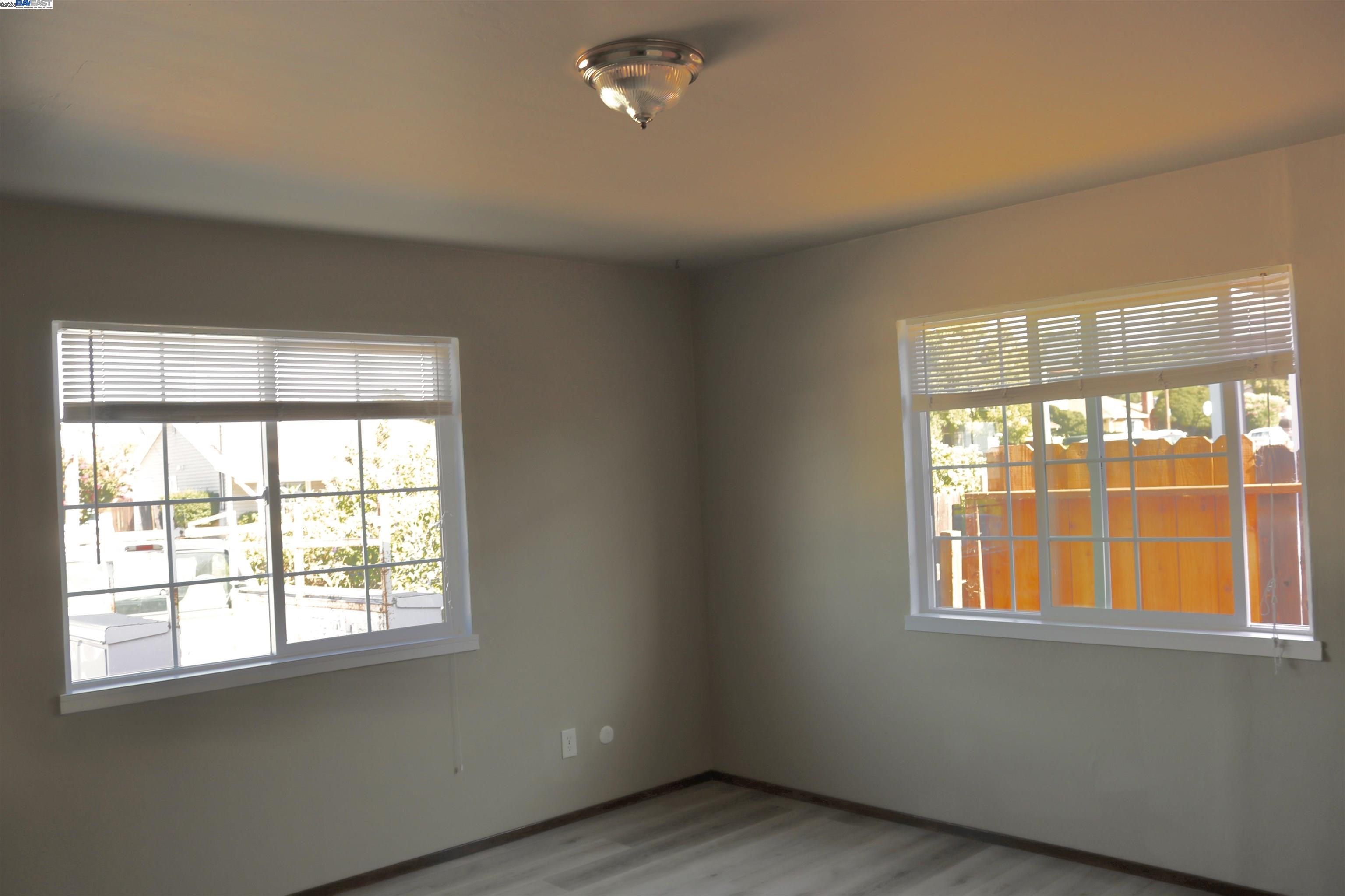 Detail Gallery Image 4 of 22 For 2732 Lincoln Ln, Antioch,  CA 94509 - 3 Beds | 2 Baths