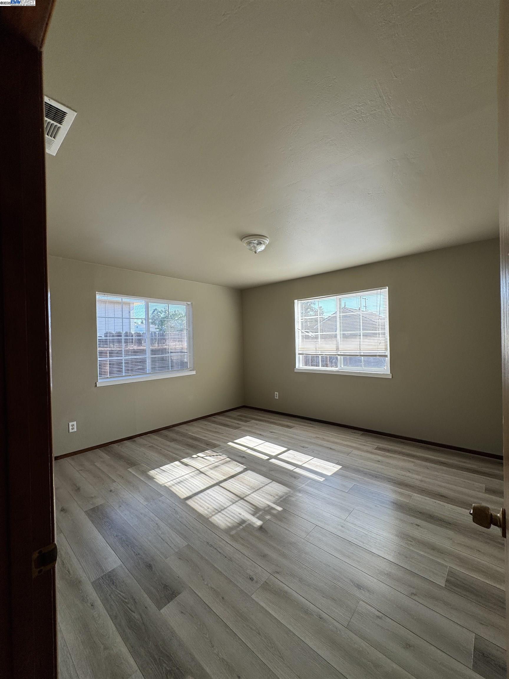Detail Gallery Image 5 of 22 For 2732 Lincoln Ln, Antioch,  CA 94509 - 3 Beds | 2 Baths