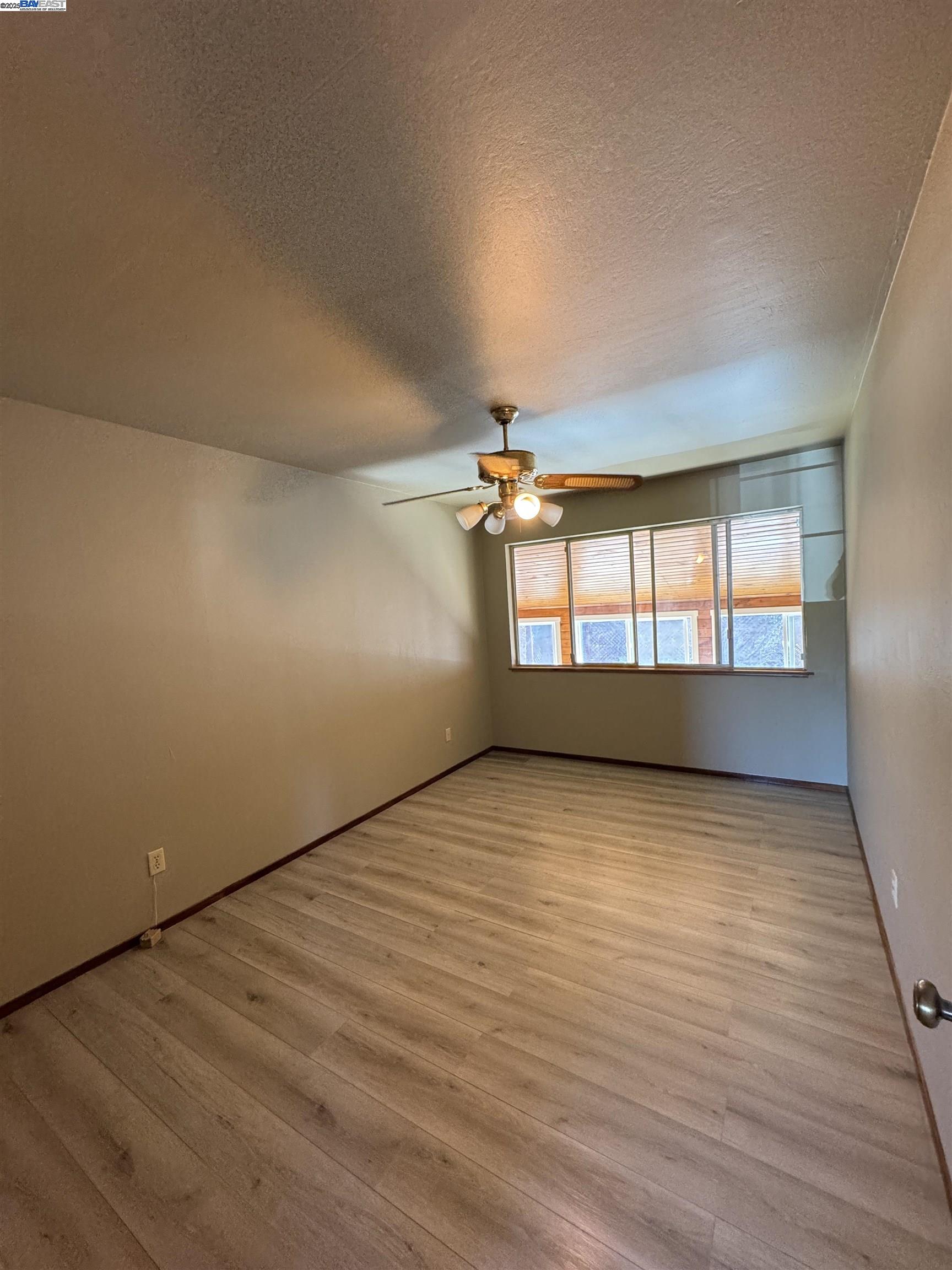 Detail Gallery Image 7 of 22 For 2732 Lincoln Ln, Antioch,  CA 94509 - 3 Beds | 2 Baths