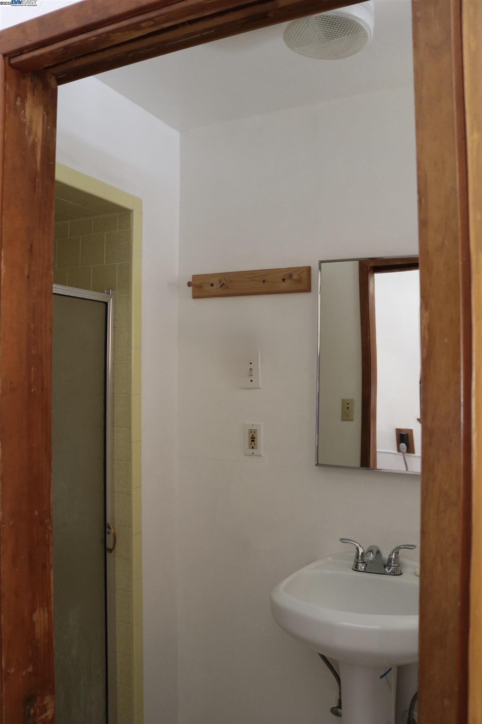 Detail Gallery Image 9 of 22 For 2732 Lincoln Ln, Antioch,  CA 94509 - 3 Beds | 2 Baths