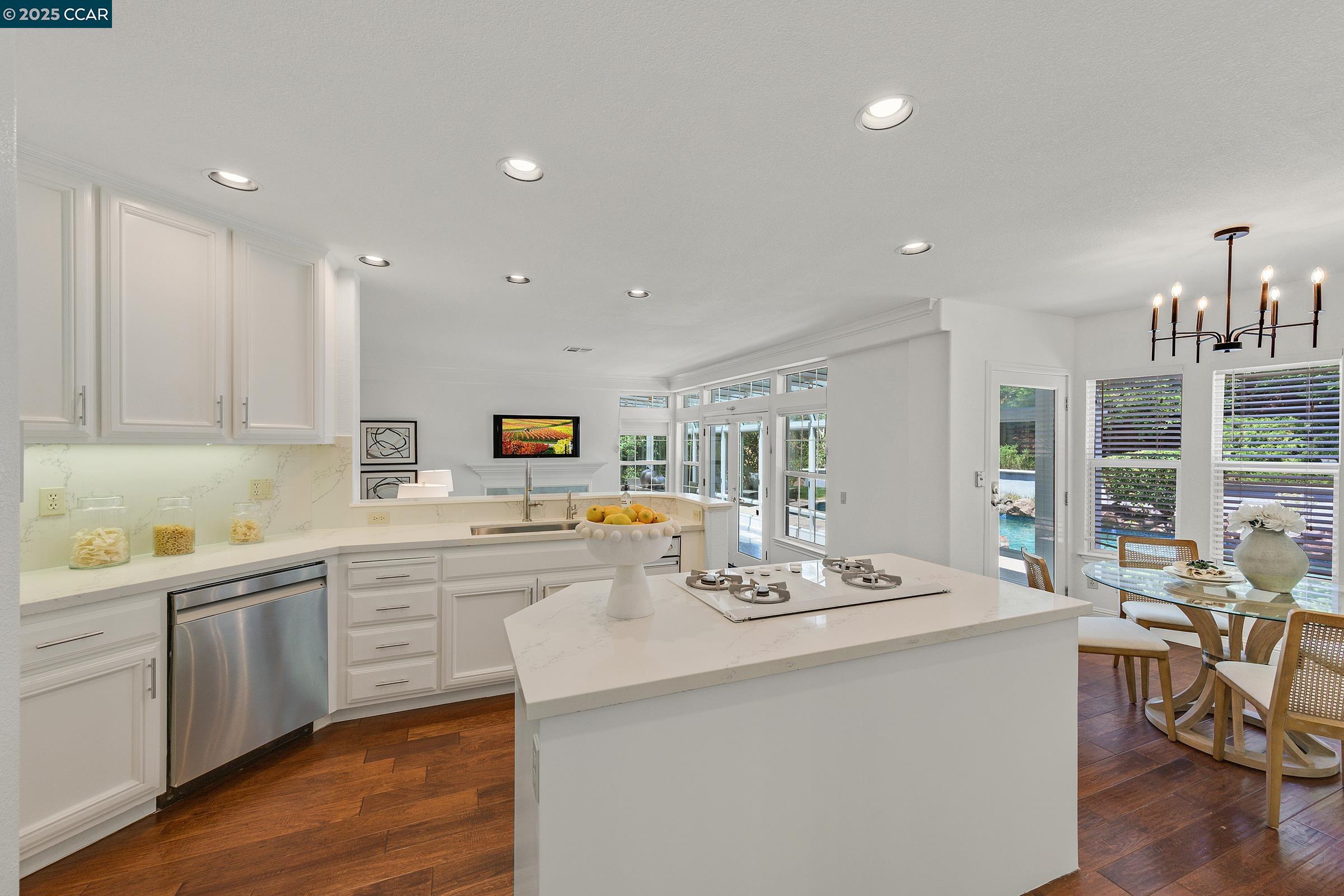 Detail Gallery Image 17 of 60 For 4253 Golden Oak Ct, Danville,  CA 94506 - 5 Beds | 3/1 Baths