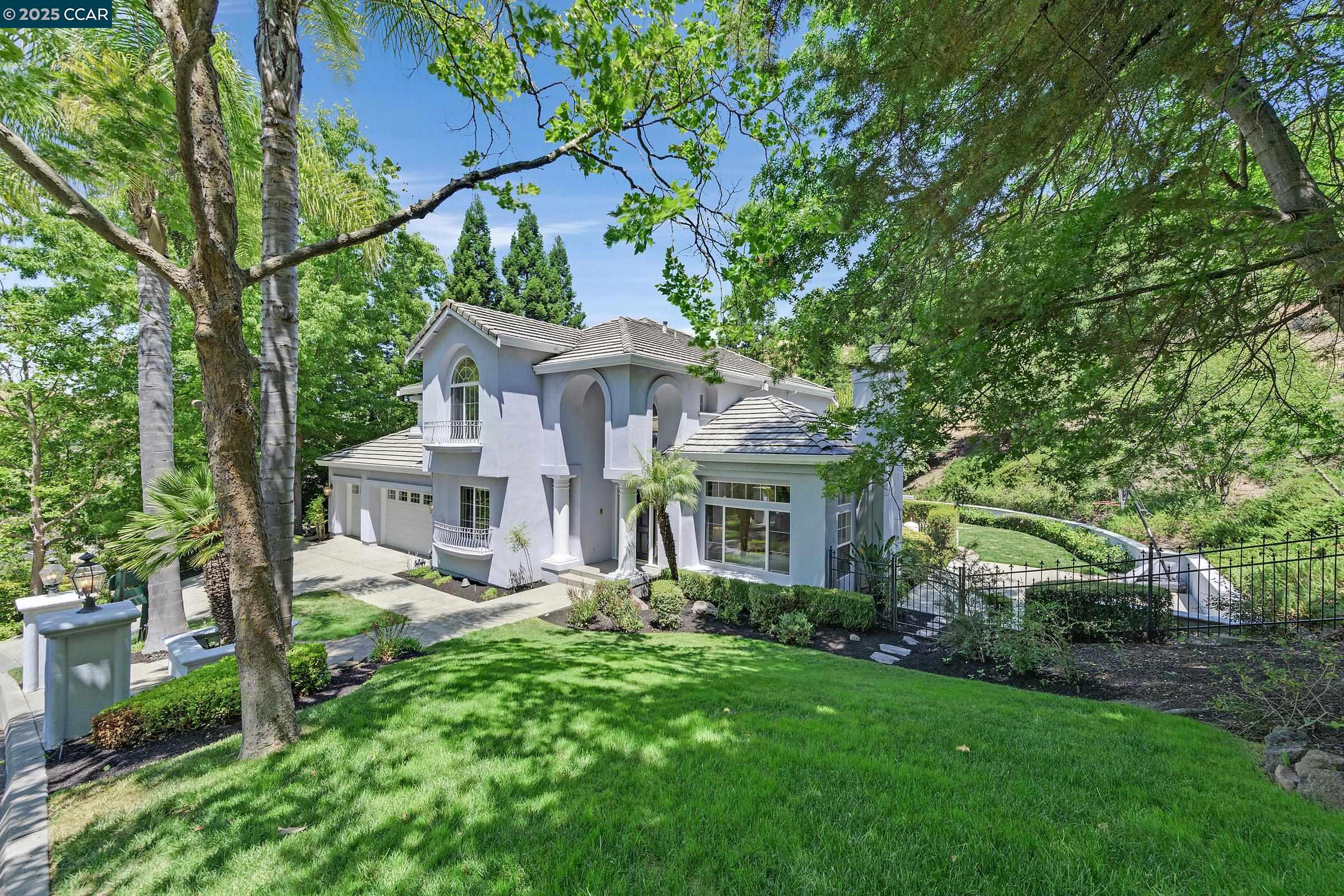 Detail Gallery Image 4 of 60 For 4253 Golden Oak Ct, Danville,  CA 94506 - 5 Beds | 3/1 Baths