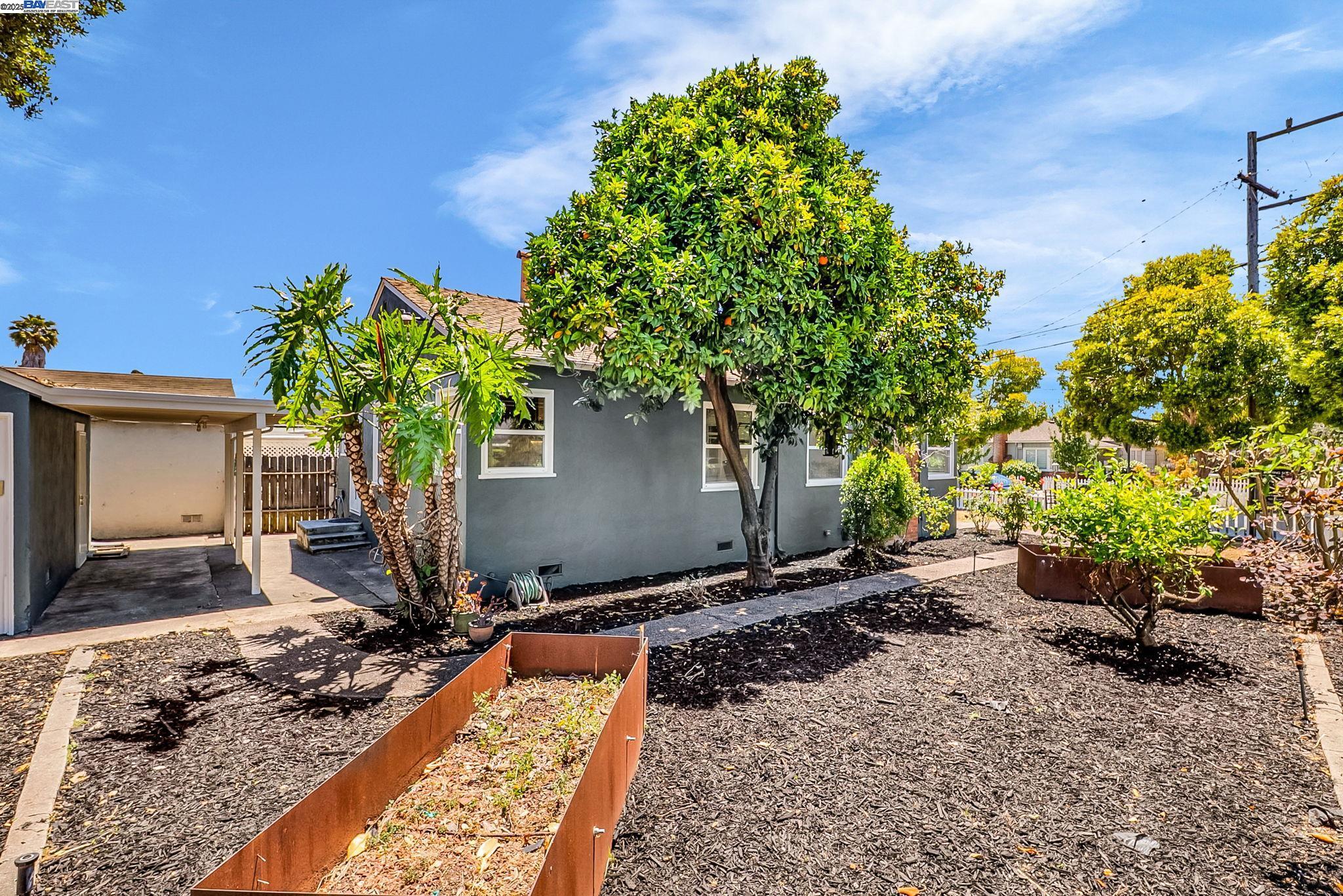 Detail Gallery Image 3 of 20 For 205 Julius St, San Leandro,  CA 94577 - 2 Beds | 1 Baths