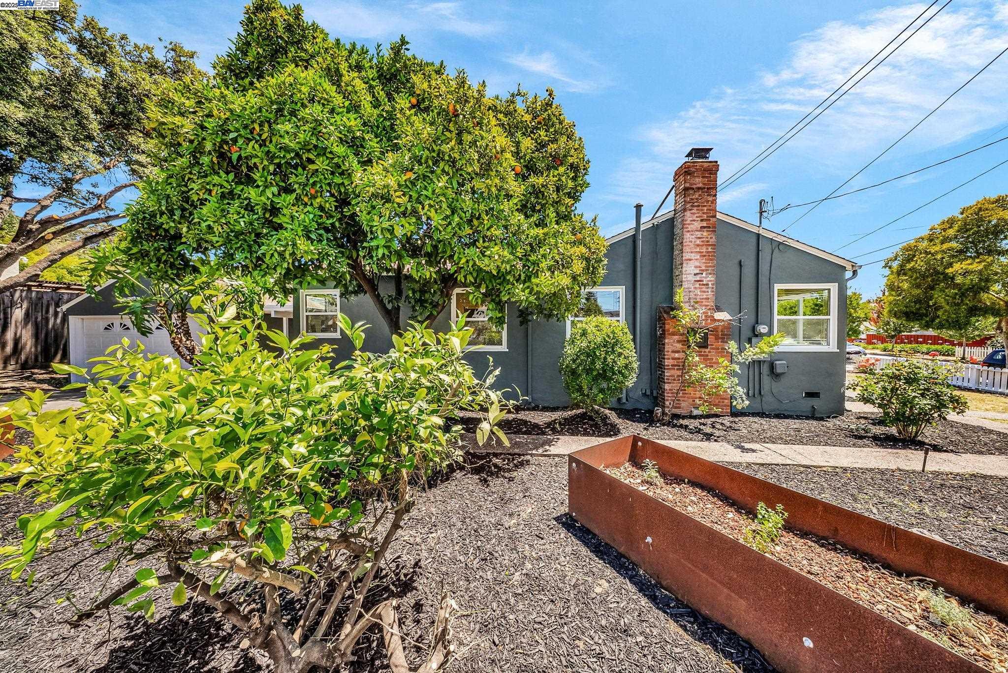Detail Gallery Image 4 of 20 For 205 Julius St, San Leandro,  CA 94577 - 2 Beds | 1 Baths