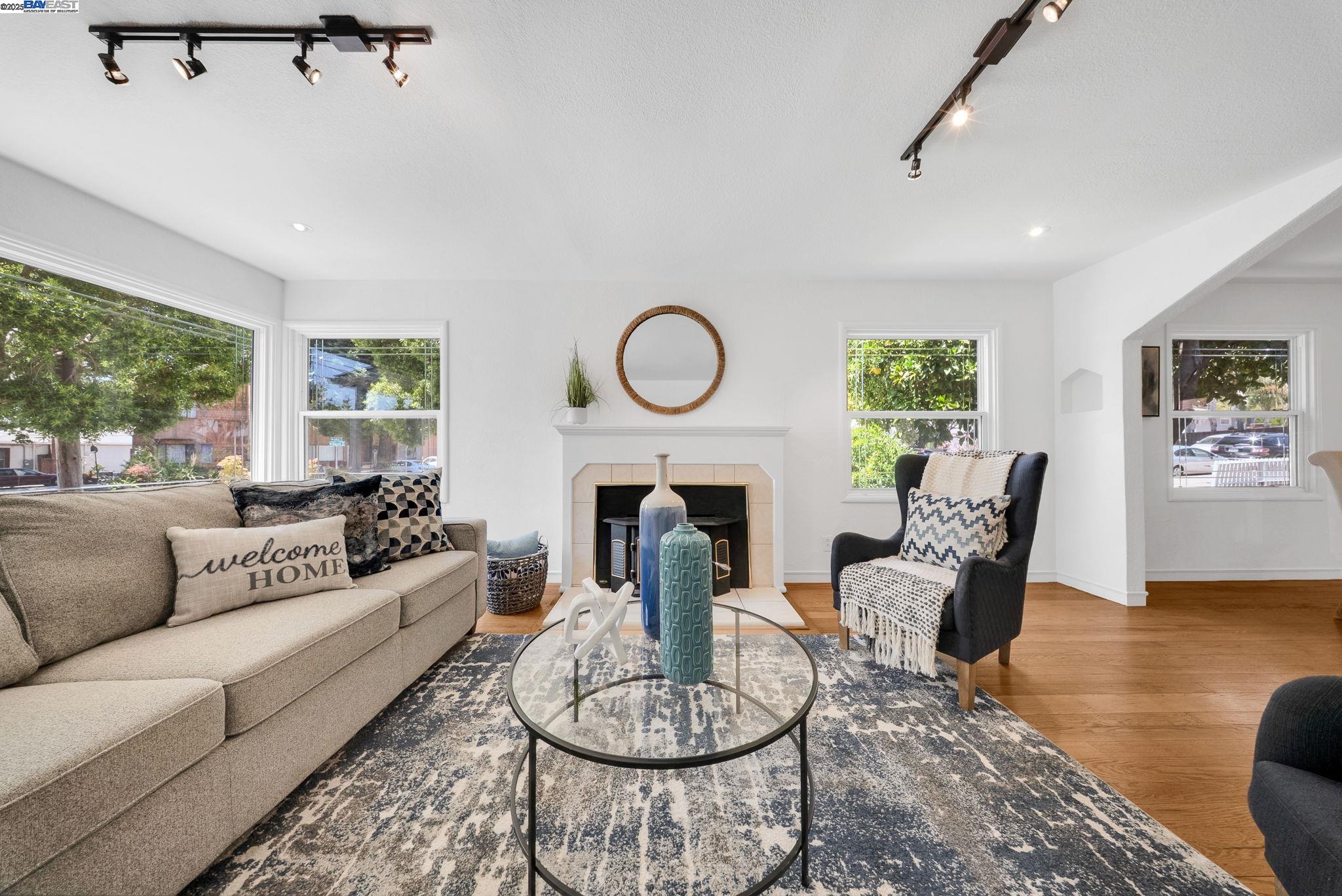 Detail Gallery Image 5 of 20 For 205 Julius St, San Leandro,  CA 94577 - 2 Beds | 1 Baths