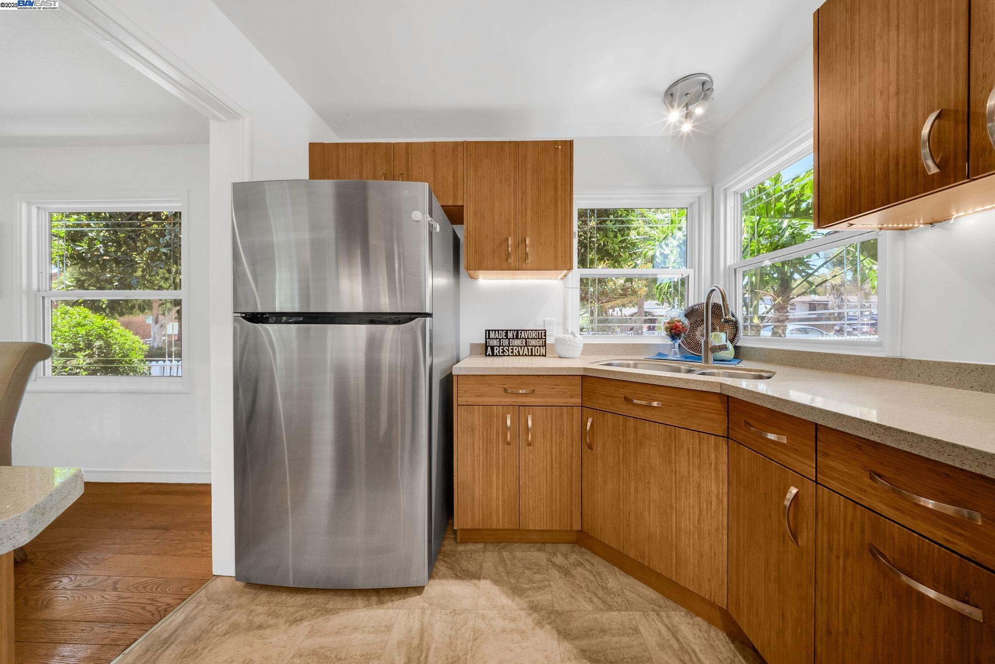 Detail Gallery Image 8 of 20 For 205 Julius St, San Leandro,  CA 94577 - 2 Beds | 1 Baths