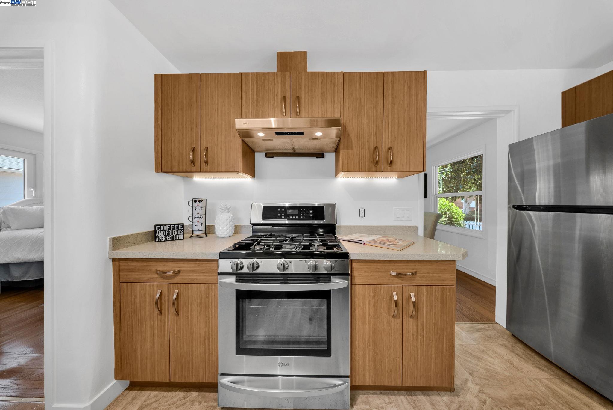 Detail Gallery Image 9 of 20 For 205 Julius St, San Leandro,  CA 94577 - 2 Beds | 1 Baths