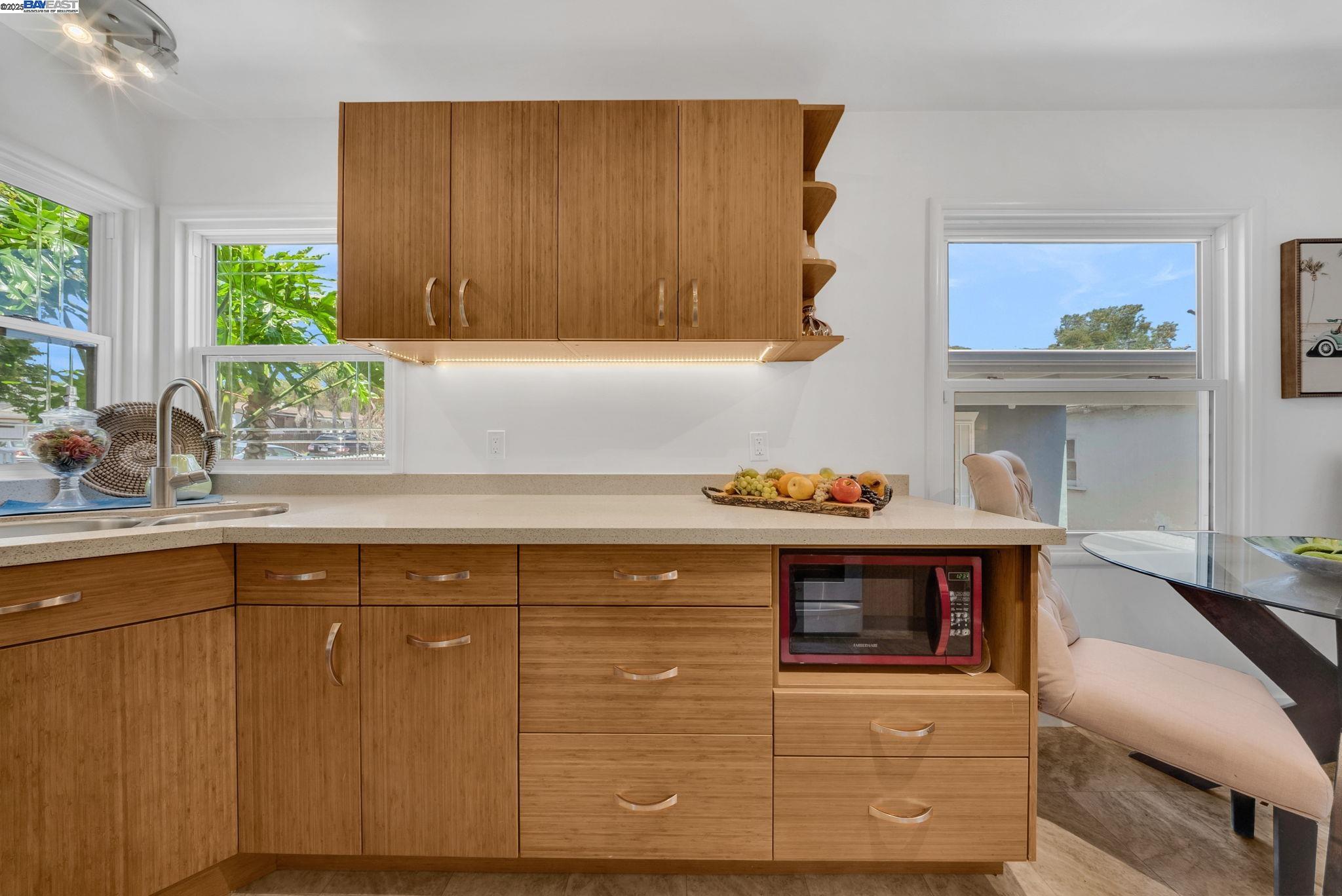 Detail Gallery Image 10 of 20 For 205 Julius St, San Leandro,  CA 94577 - 2 Beds | 1 Baths