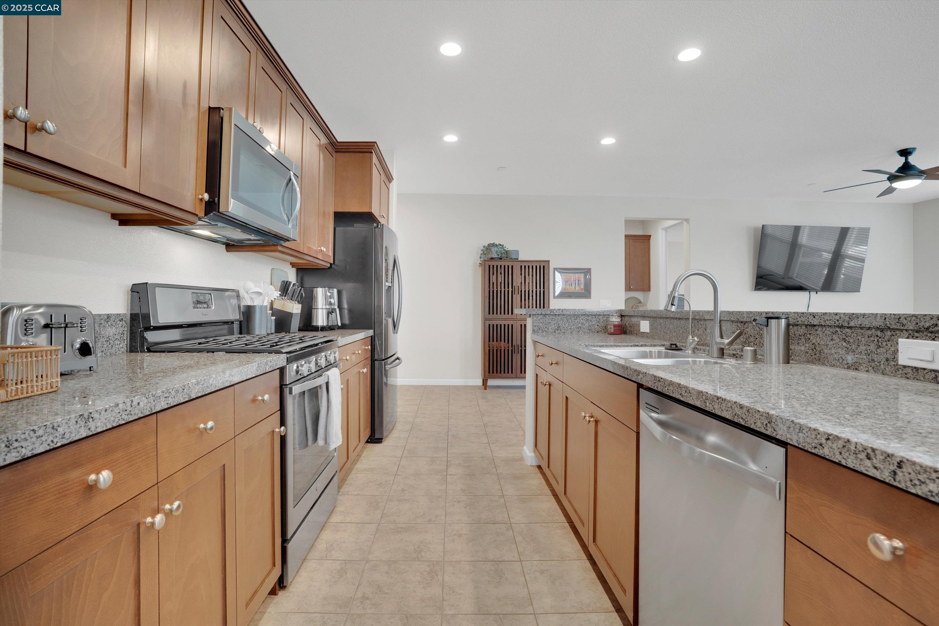 Detail Gallery Image 12 of 42 For 8275 Brookhaven Cir, Discovery Bay,  CA 94505 - 3 Beds | 2 Baths