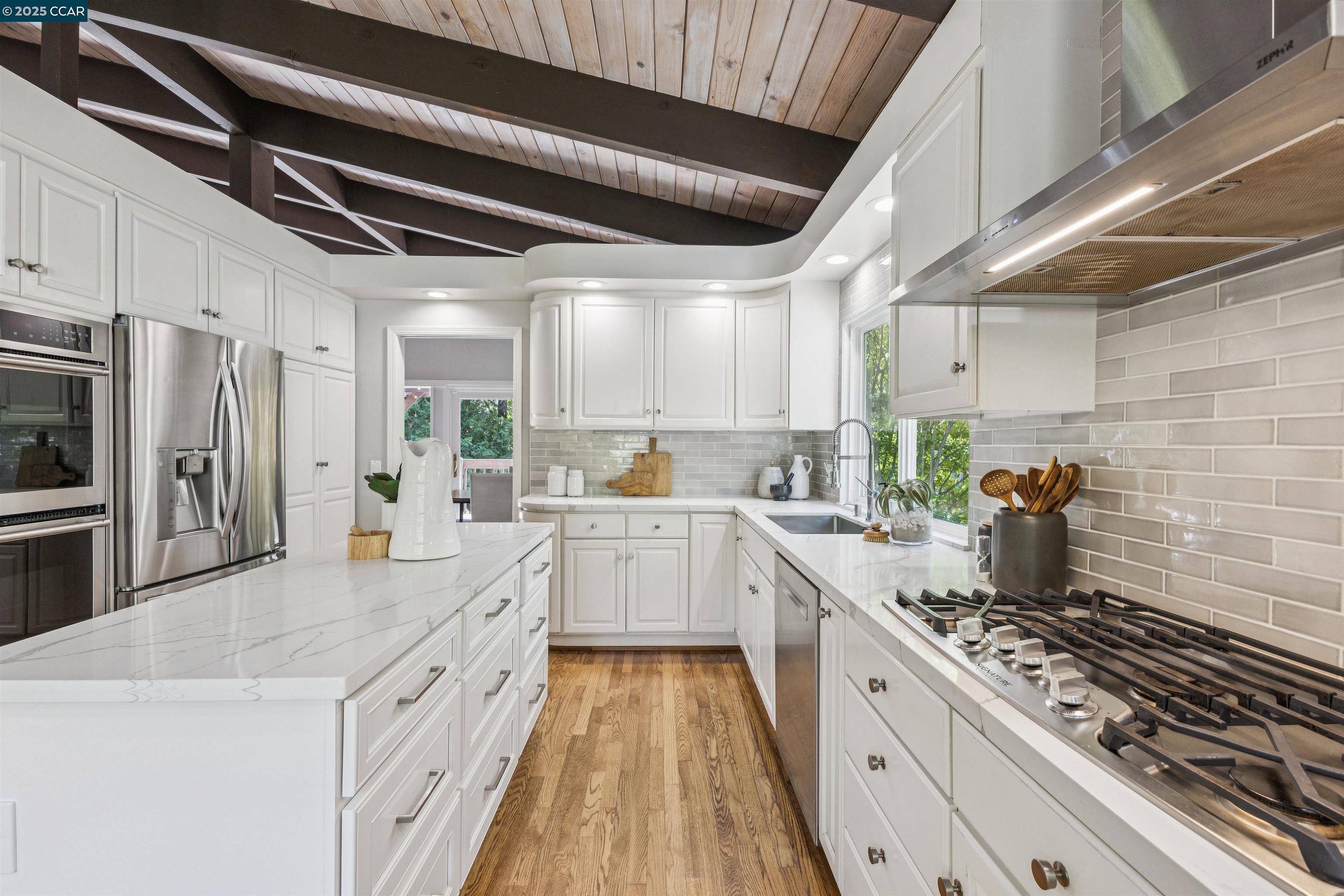 Detail Gallery Image 12 of 36 For 901 Carol Ln, Lafayette,  CA 94549 - 6 Beds | 3 Baths