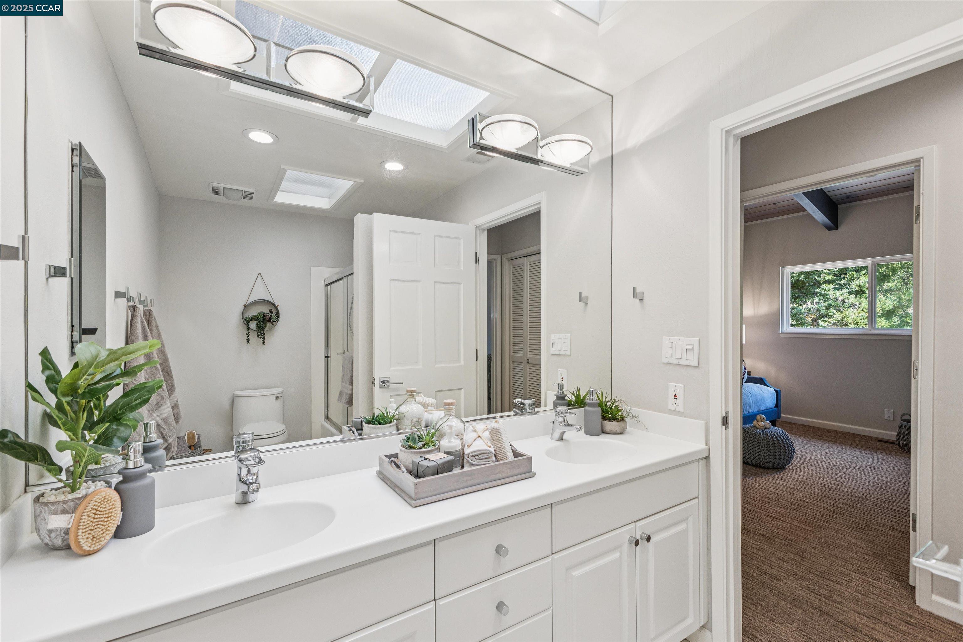 Detail Gallery Image 16 of 36 For 901 Carol Ln, Lafayette,  CA 94549 - 6 Beds | 3 Baths