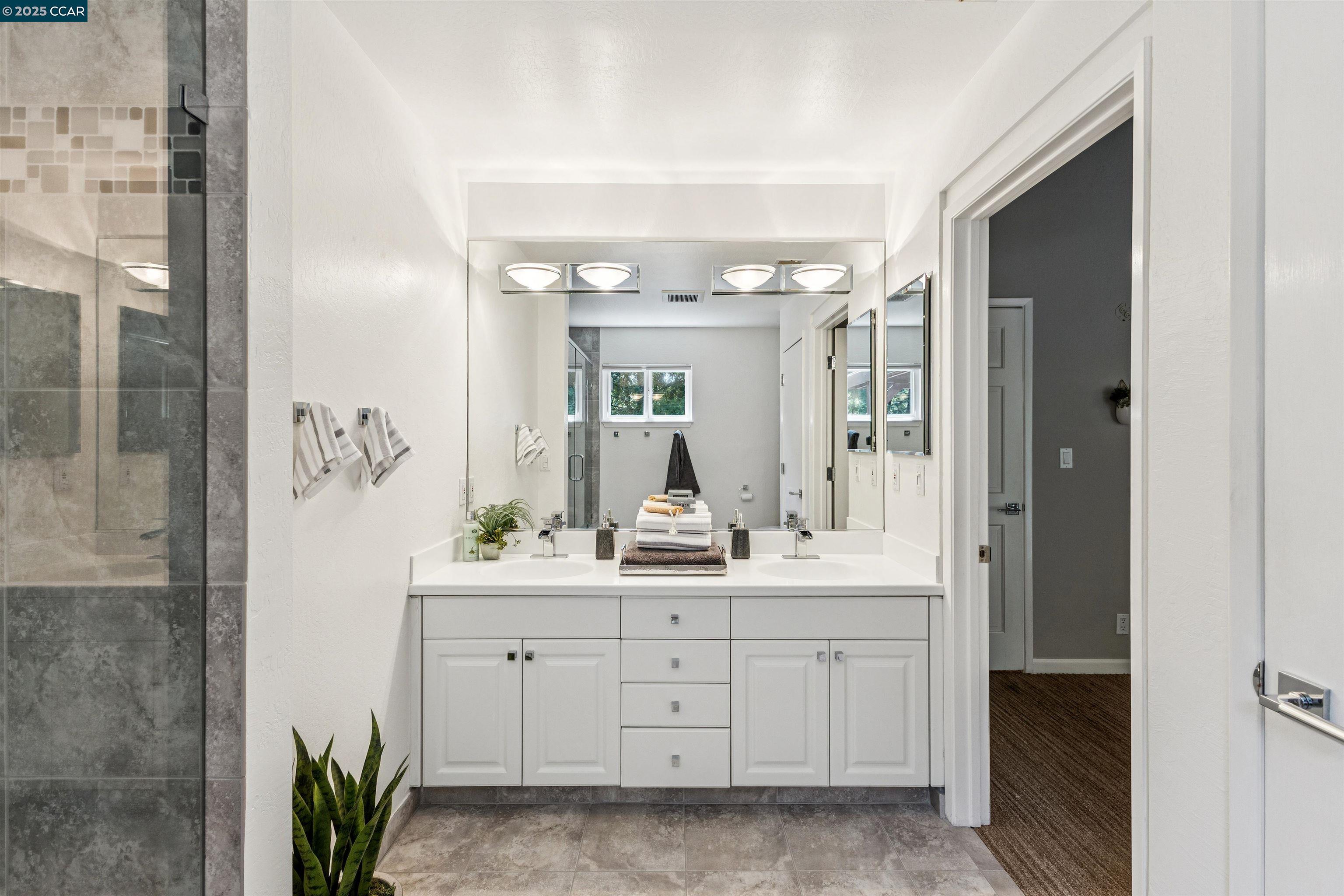 Detail Gallery Image 18 of 36 For 901 Carol Ln, Lafayette,  CA 94549 - 6 Beds | 3 Baths