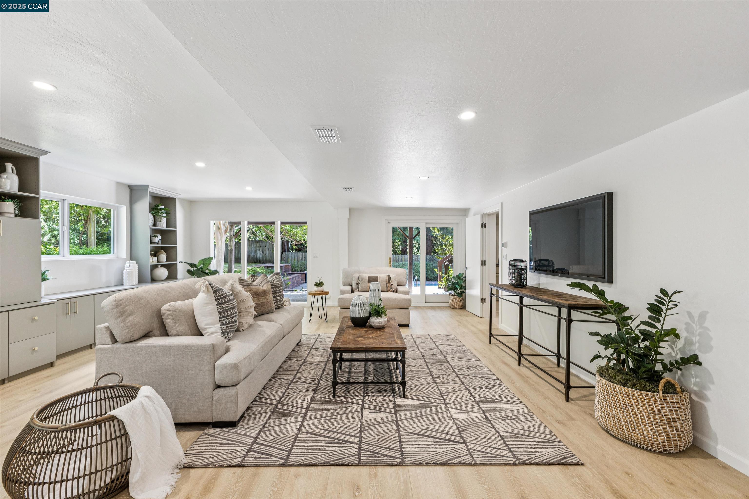 Detail Gallery Image 19 of 36 For 901 Carol Ln, Lafayette,  CA 94549 - 6 Beds | 3 Baths