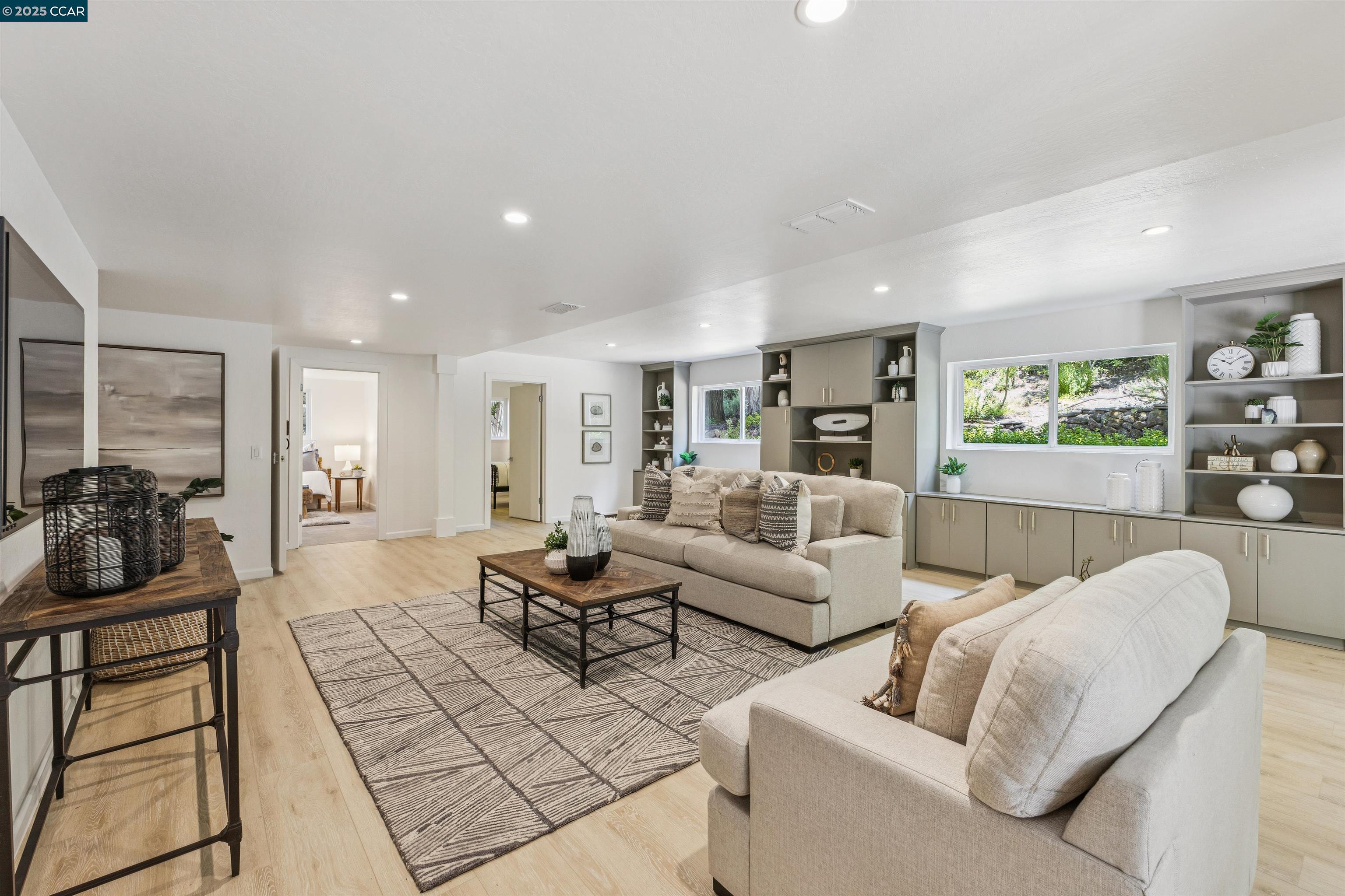 Detail Gallery Image 20 of 36 For 901 Carol Ln, Lafayette,  CA 94549 - 6 Beds | 3 Baths