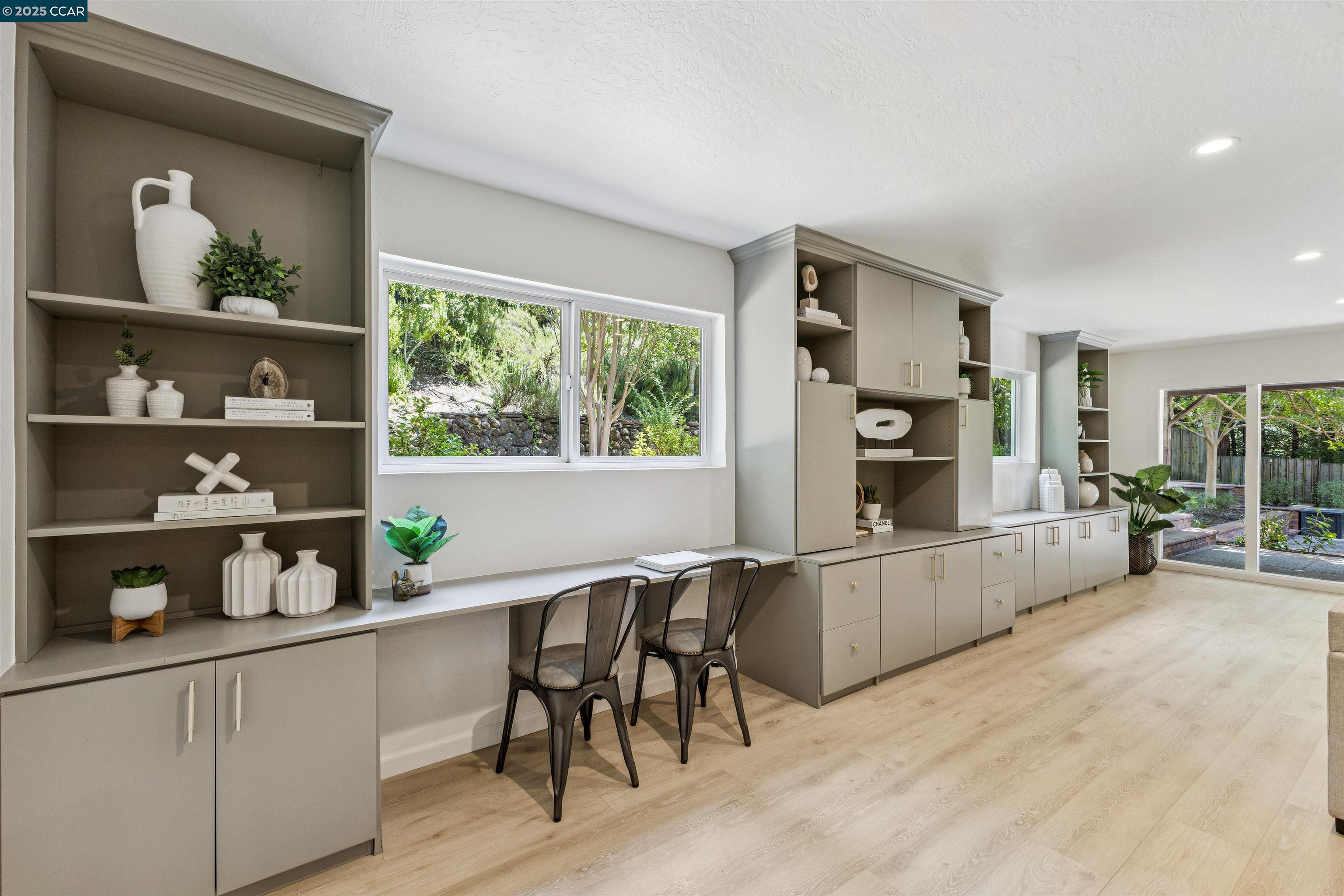 Detail Gallery Image 21 of 36 For 901 Carol Ln, Lafayette,  CA 94549 - 6 Beds | 3 Baths