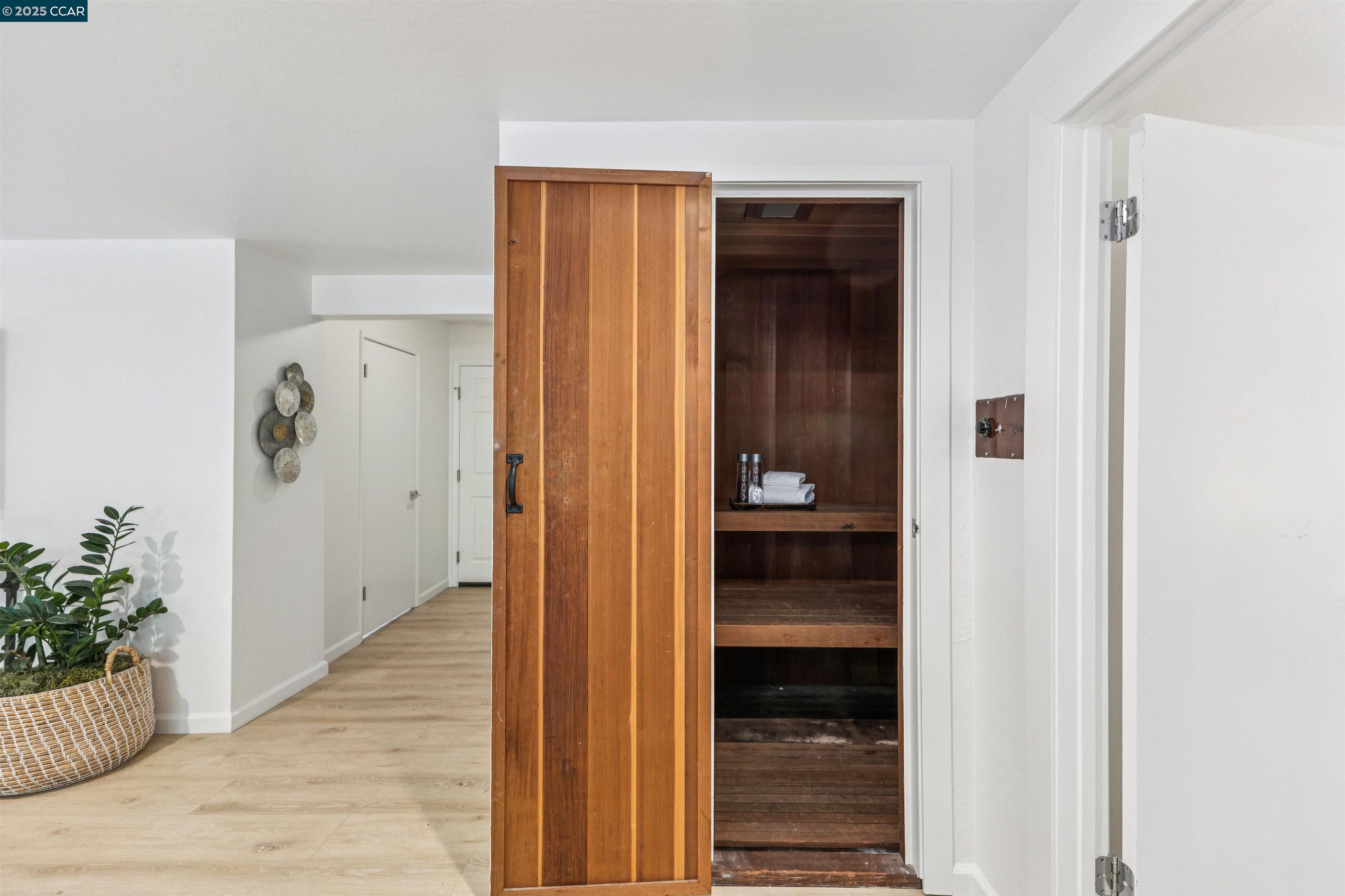 Detail Gallery Image 26 of 36 For 901 Carol Ln, Lafayette,  CA 94549 - 6 Beds | 3 Baths