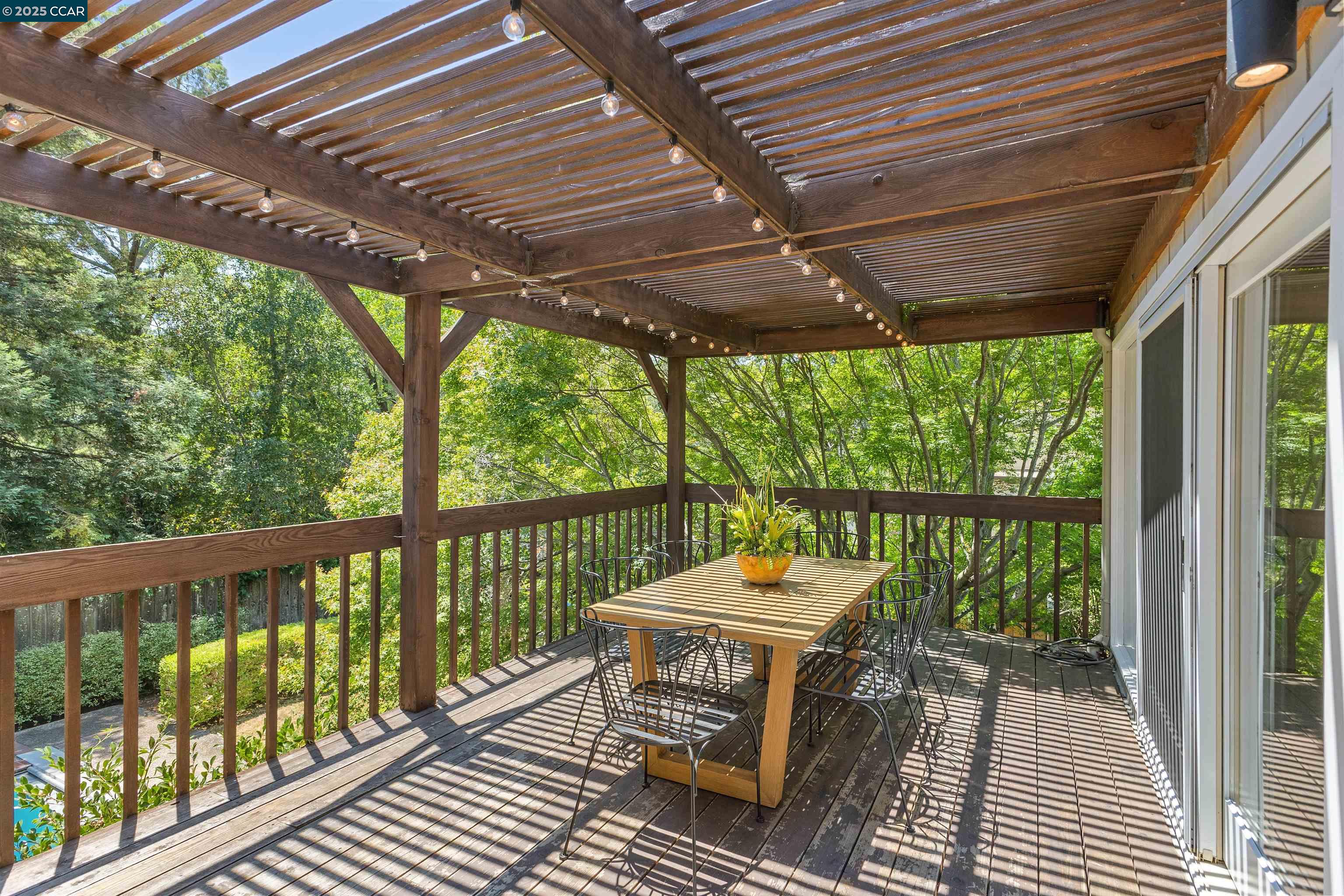 Detail Gallery Image 28 of 36 For 901 Carol Ln, Lafayette,  CA 94549 - 6 Beds | 3 Baths