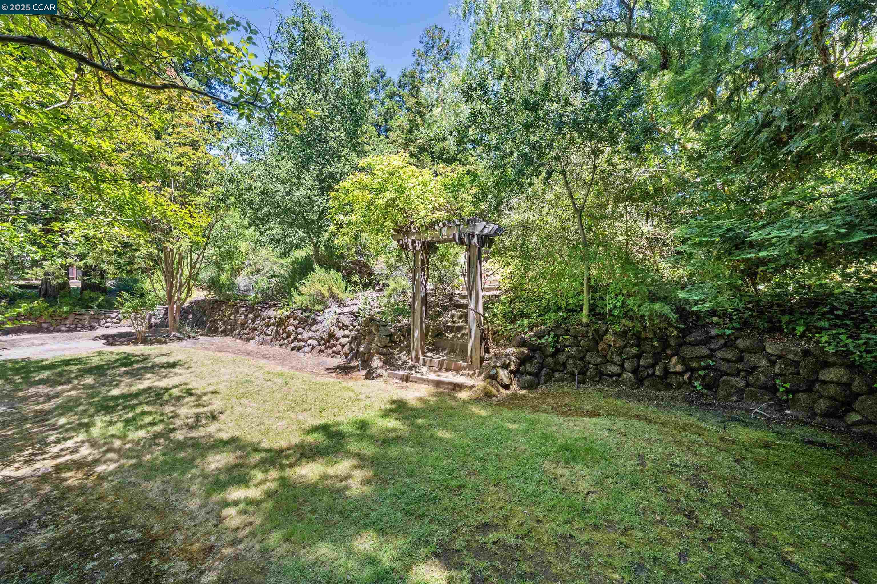 Detail Gallery Image 32 of 36 For 901 Carol Ln, Lafayette,  CA 94549 - 6 Beds | 3 Baths