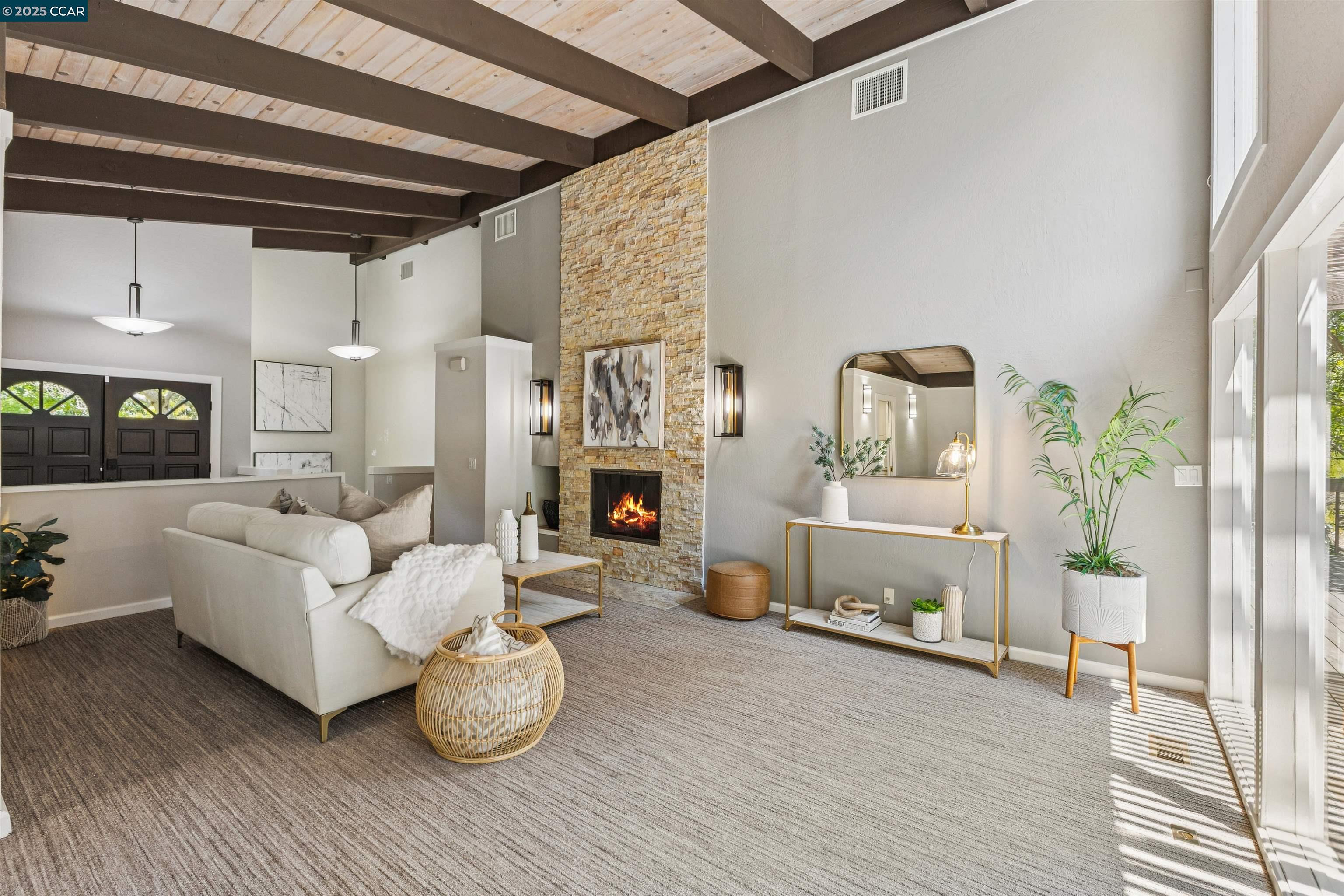 Detail Gallery Image 6 of 36 For 901 Carol Ln, Lafayette,  CA 94549 - 6 Beds | 3 Baths