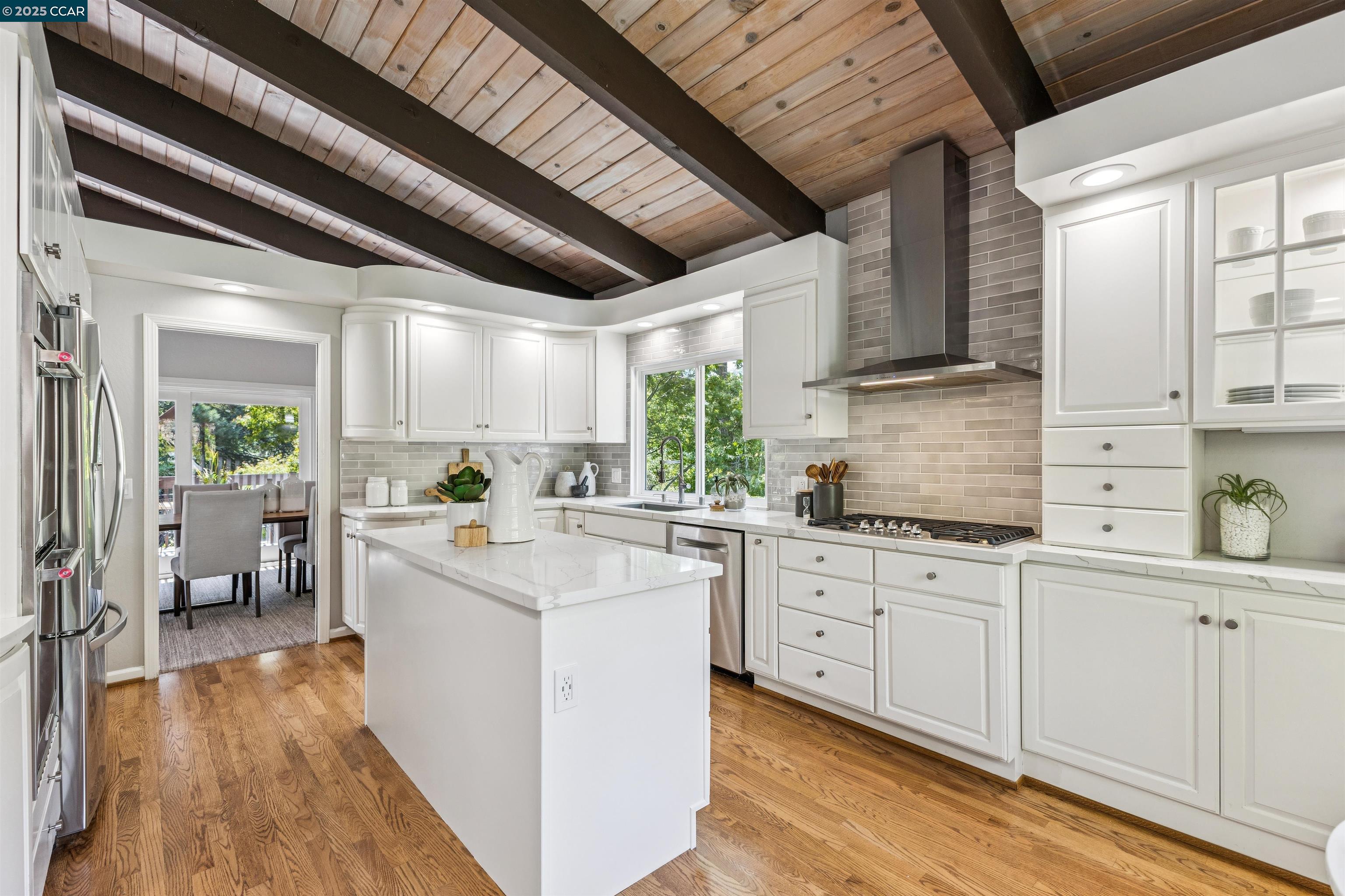Detail Gallery Image 9 of 36 For 901 Carol Ln, Lafayette,  CA 94549 - 6 Beds | 3 Baths