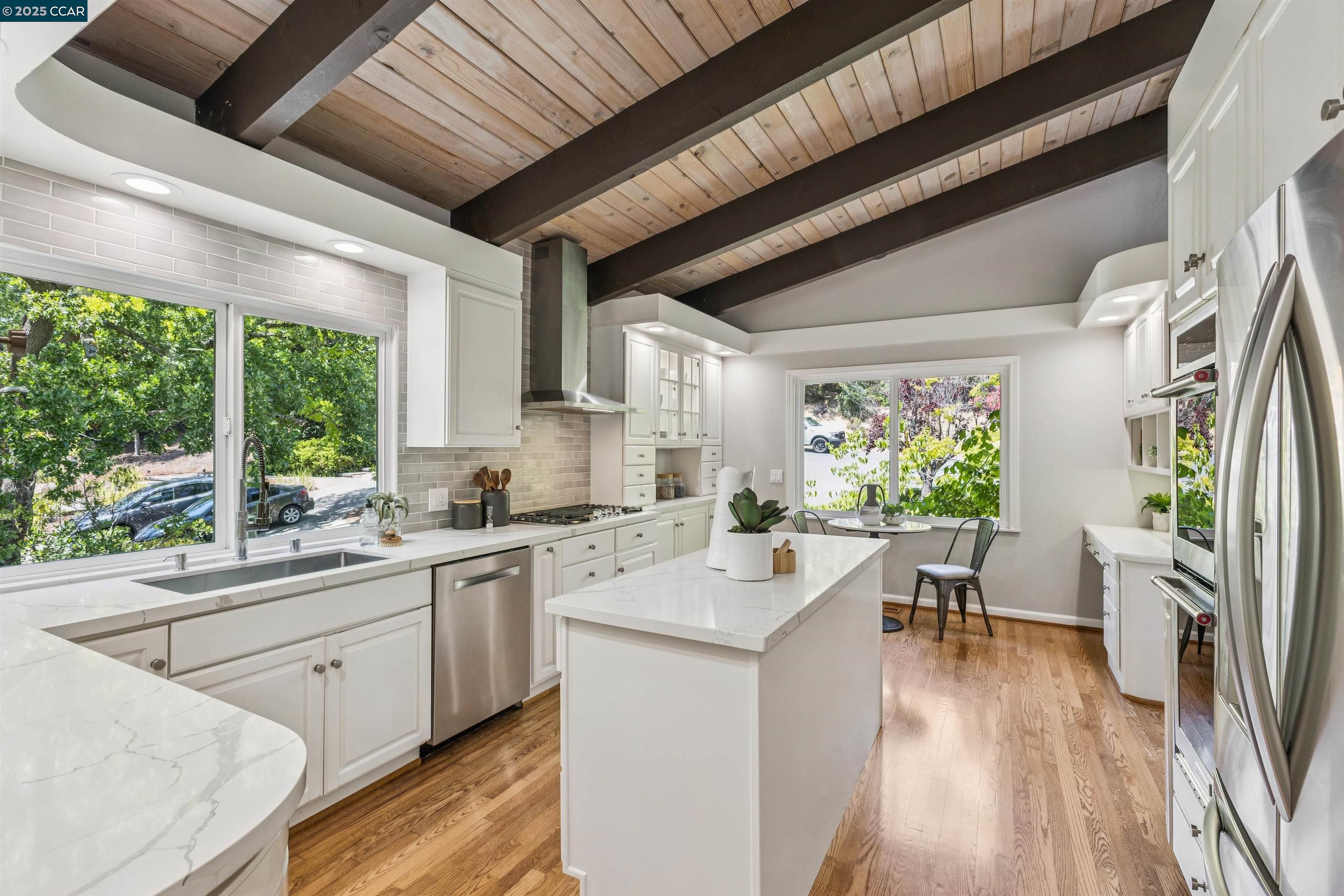 Detail Gallery Image 10 of 36 For 901 Carol Ln, Lafayette,  CA 94549 - 6 Beds | 3 Baths